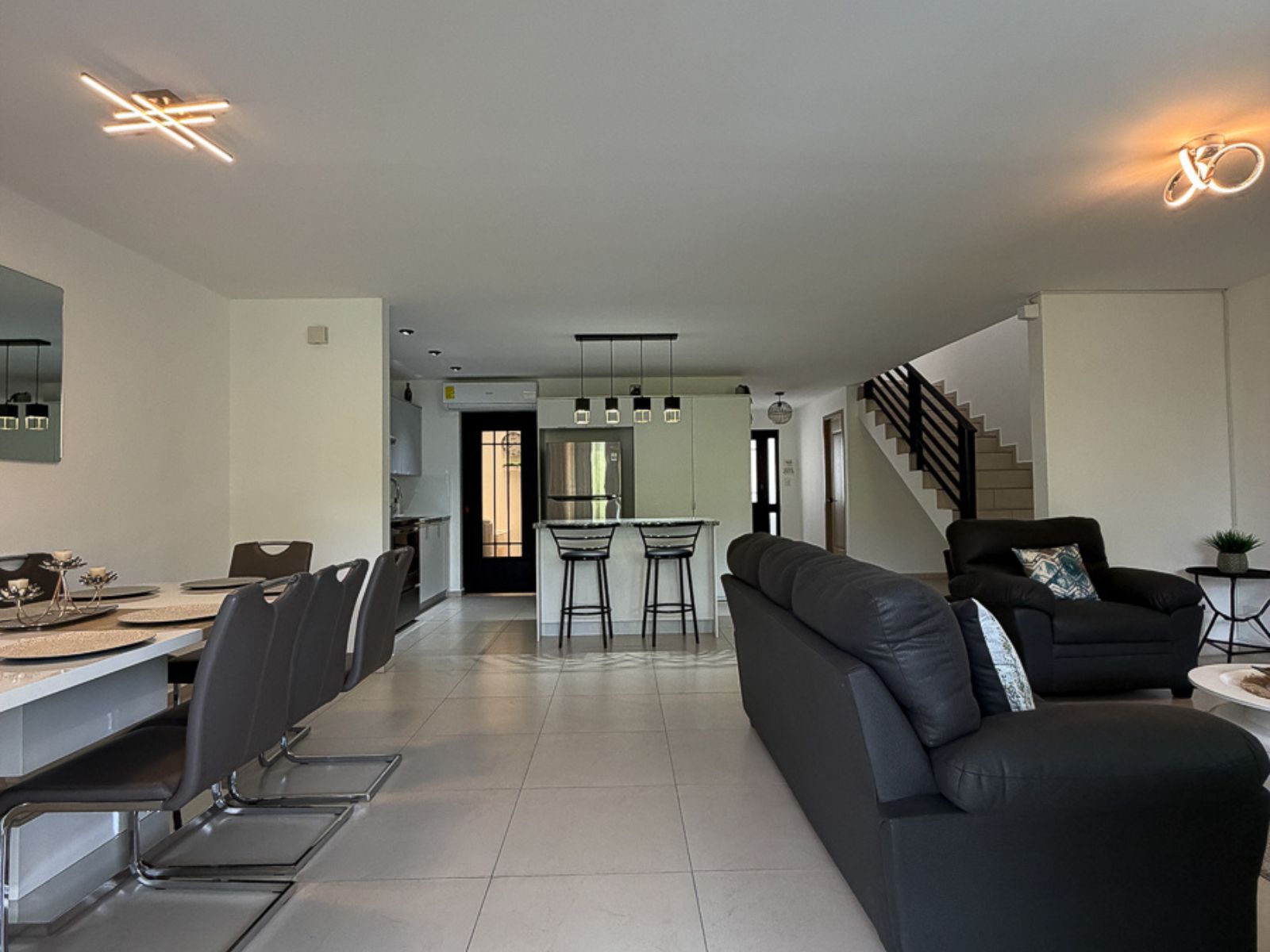 DAR837-19 RESIDENCIA AMUEBLADA EN ANTIBES I, COLONIA ESCALÓN, SAN SALVADOR