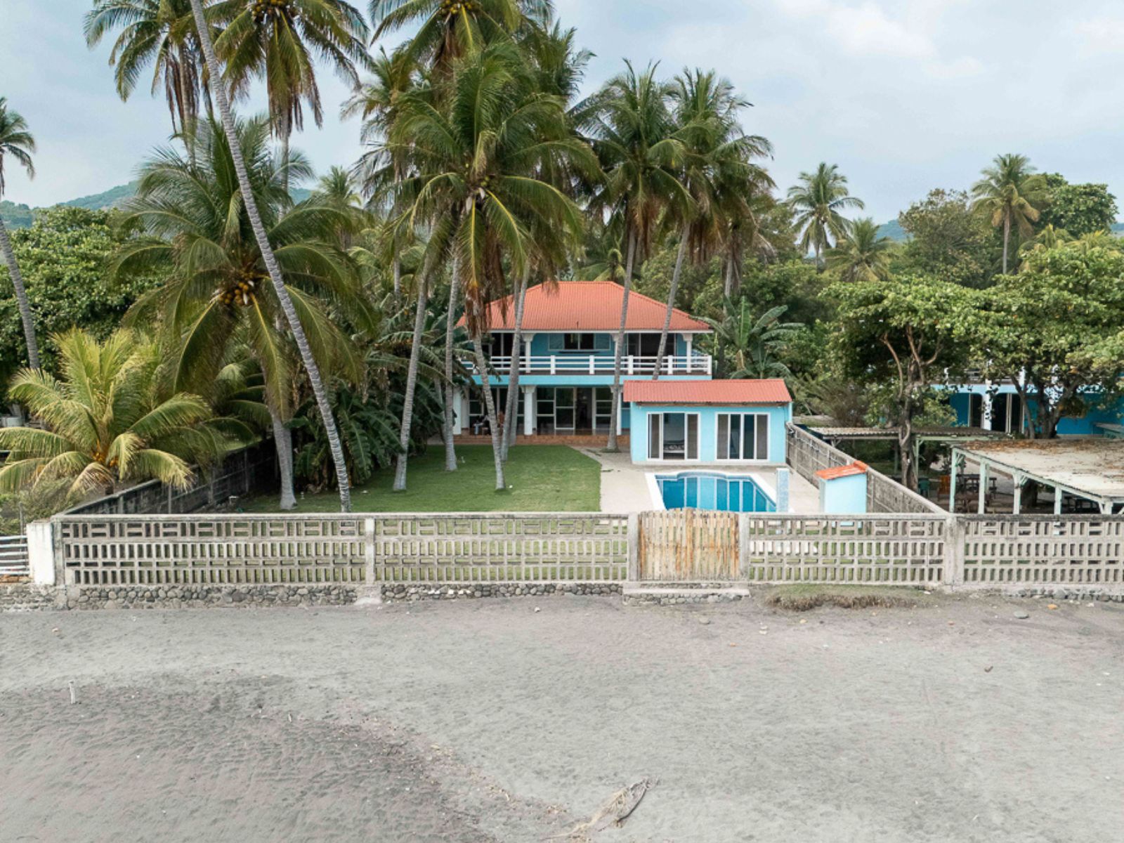 DR847- 21 CASA FRENTE AL MAR EN SAN BLAS, LA LIBERTAD