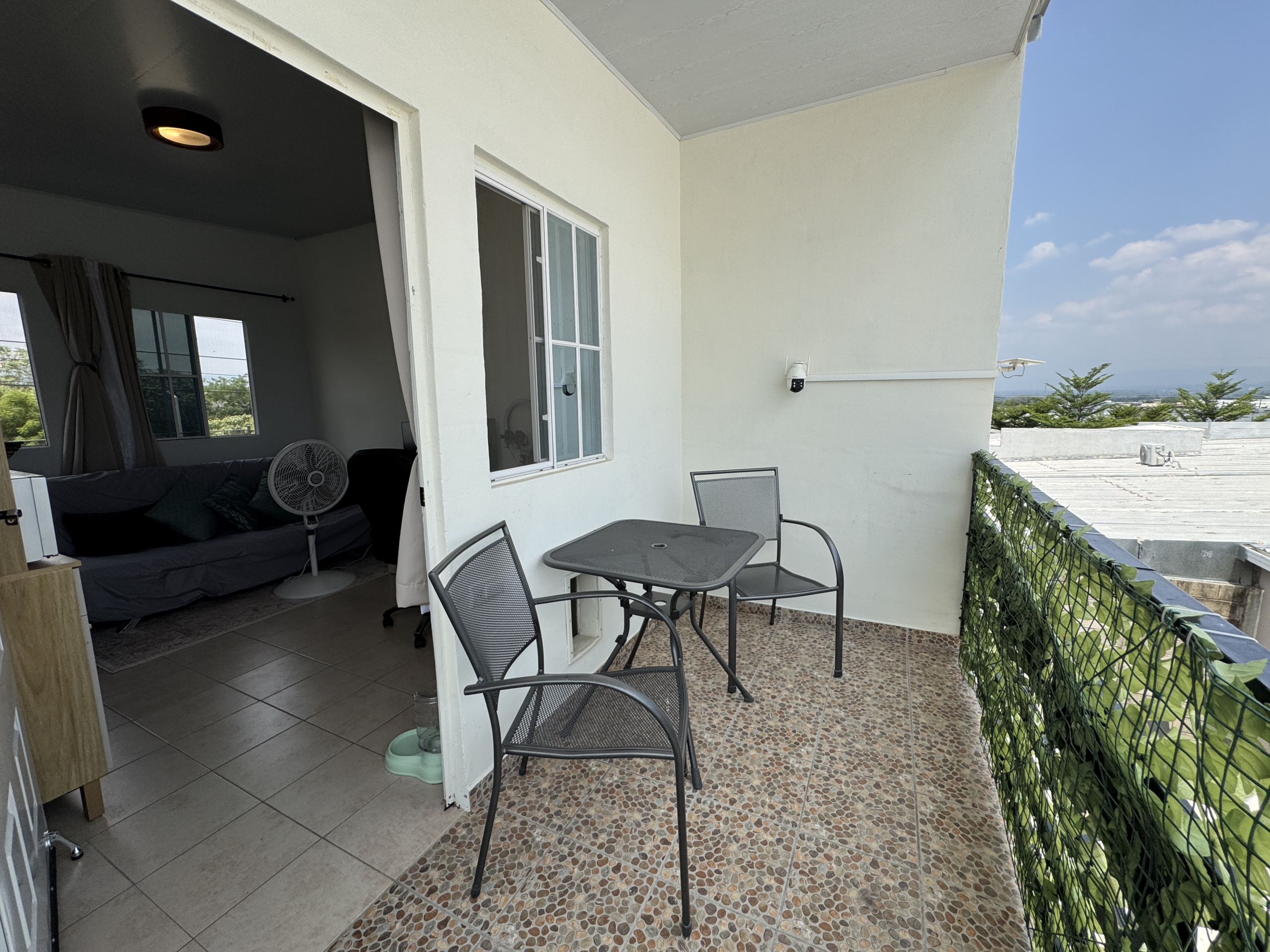 CASA REMODELADA EN CIUDAD MARSELLA Q2 -MODELO DELUXE CON TERRENO EXTENDIDO Y TERRAZA, LA LIBERTAD