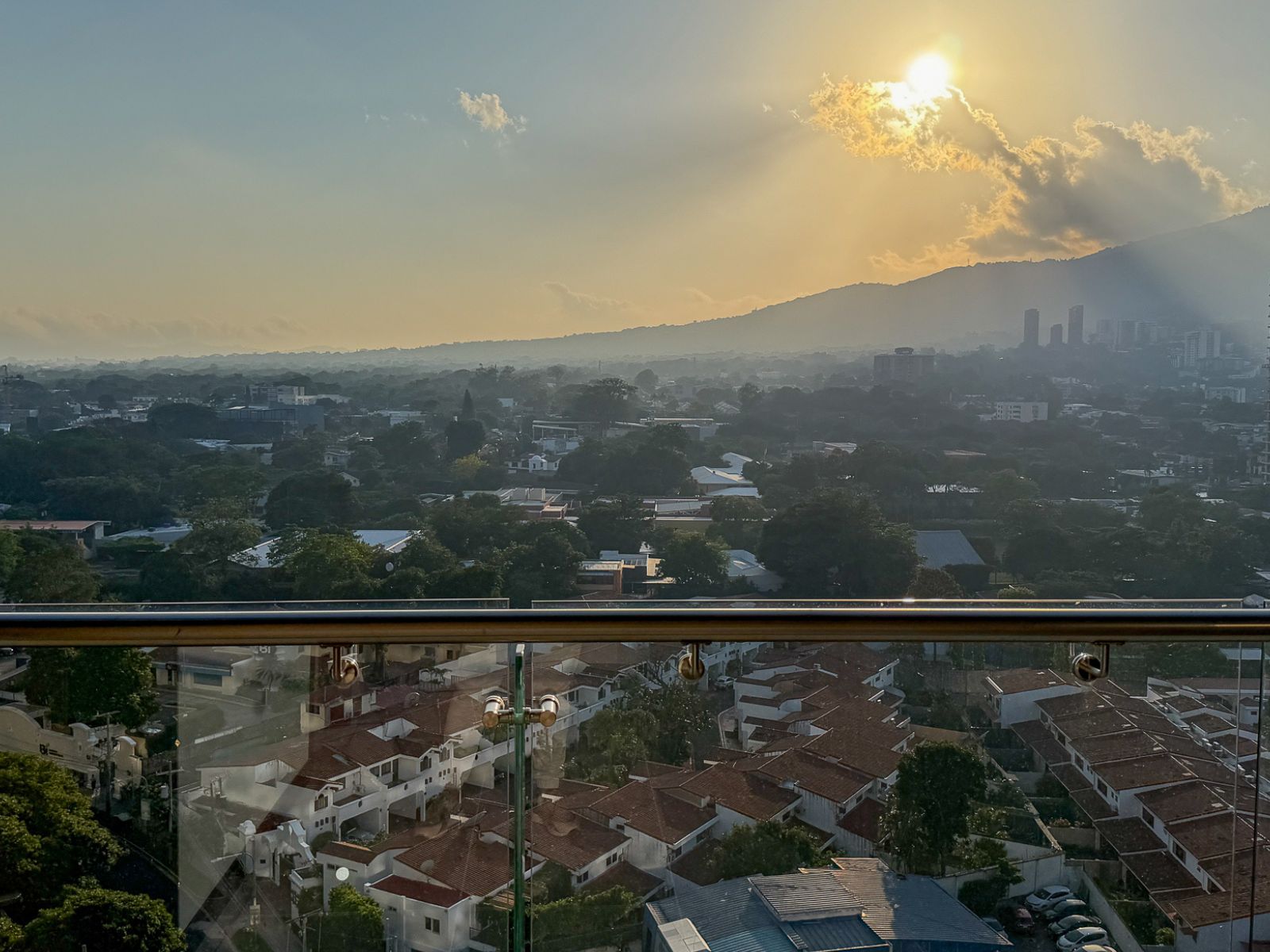 DAA839-19 APARTAMENTO CON LÍNEA BLANCA EN ALQUILER EN TORRE ART HAUS, SAN BENITO, SAN SALVADOR
