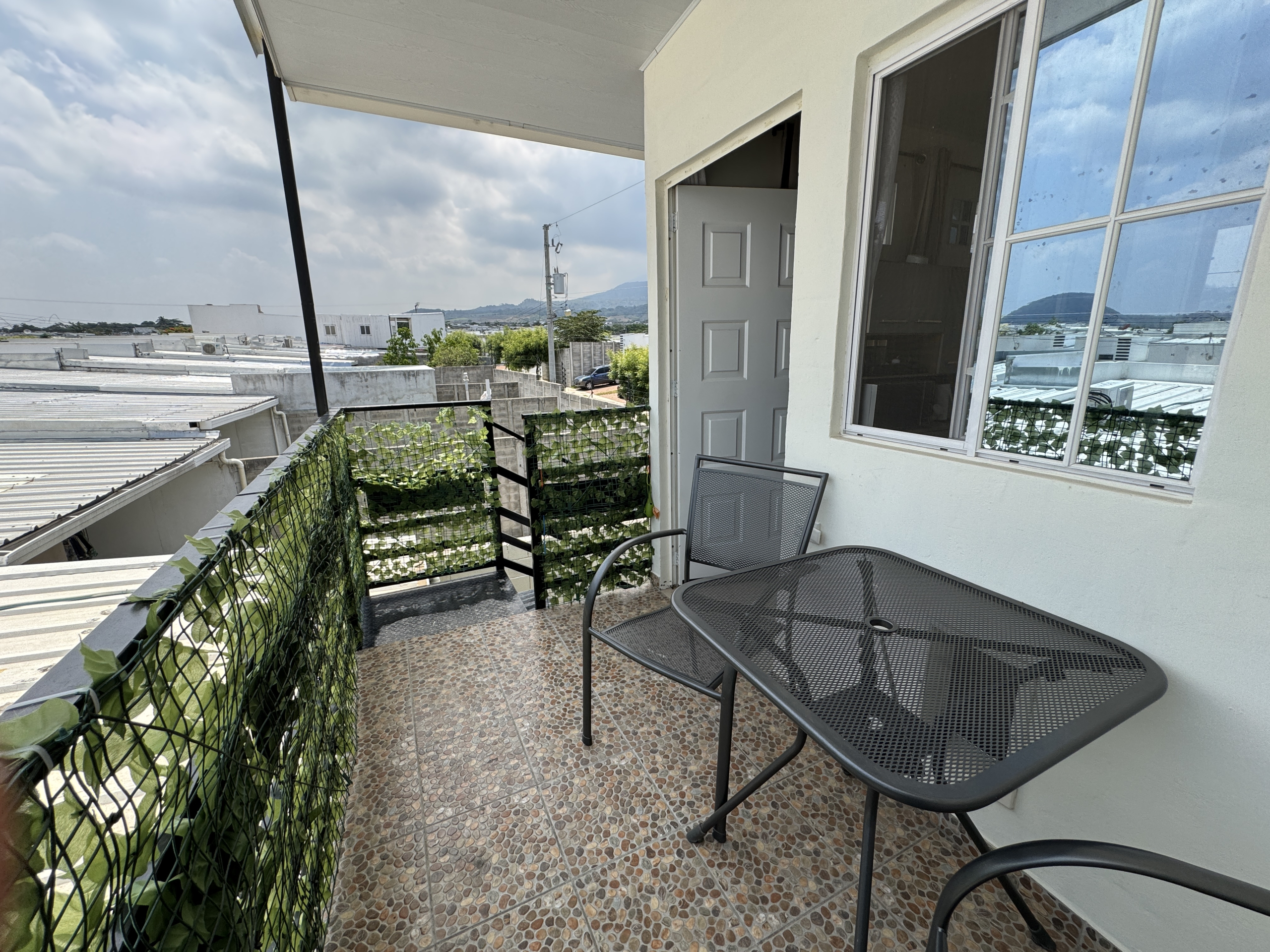CASA REMODELADA EN CIUDAD MARSELLA Q2 -MODELO DELUXE CON TERRENO EXTENDIDO Y TERRAZA, LA LIBERTAD