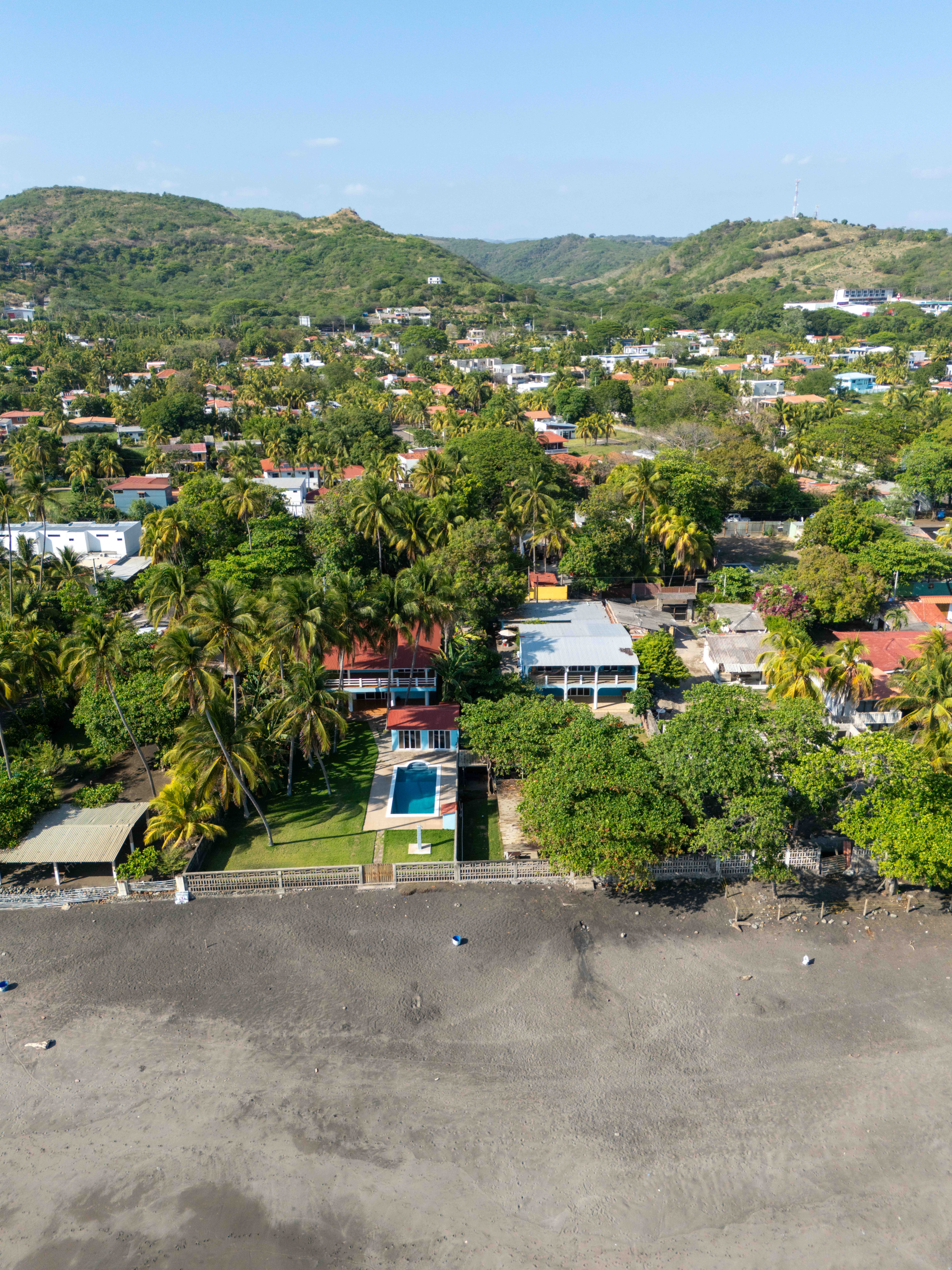 CASA FRENTE AL MAR EN SAN BLAS, LA LIBERTAD