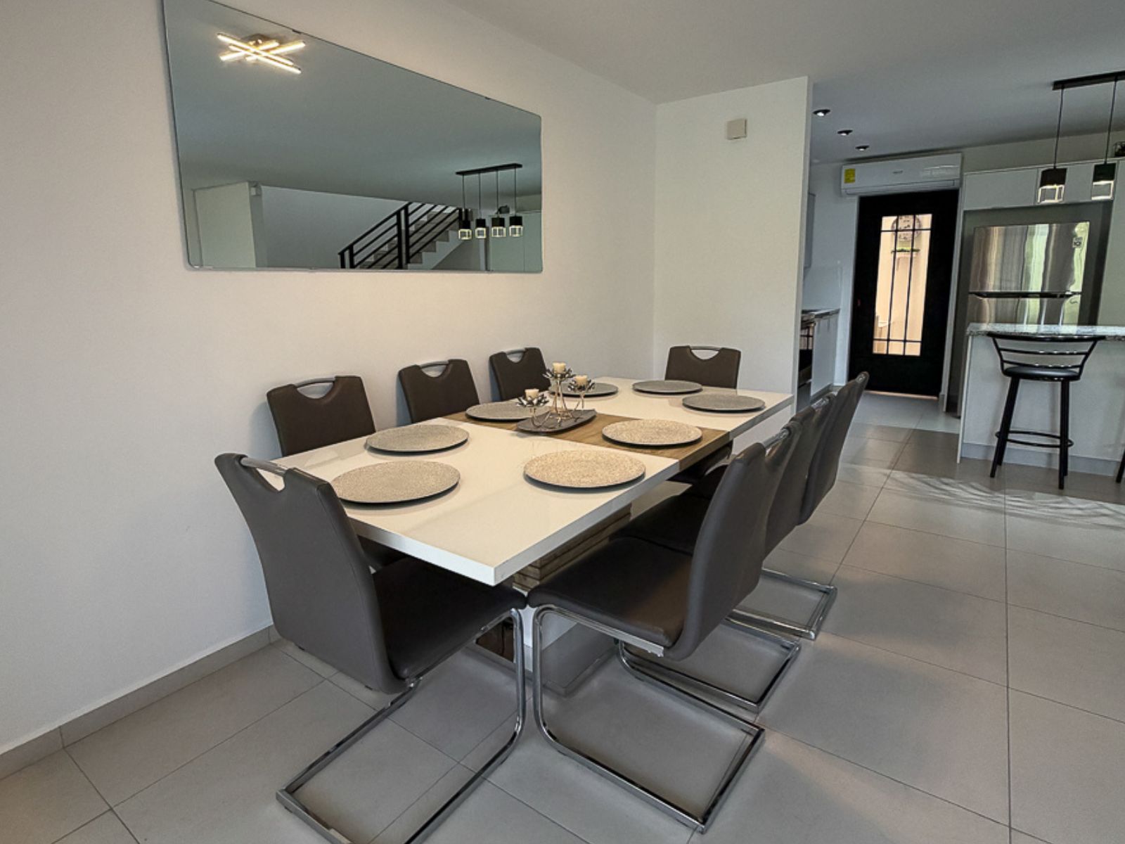 DAR837-3 RESIDENCIA AMUEBLADA EN ANTIBES I, COLONIA ESCALÓN, SAN SALVADOR