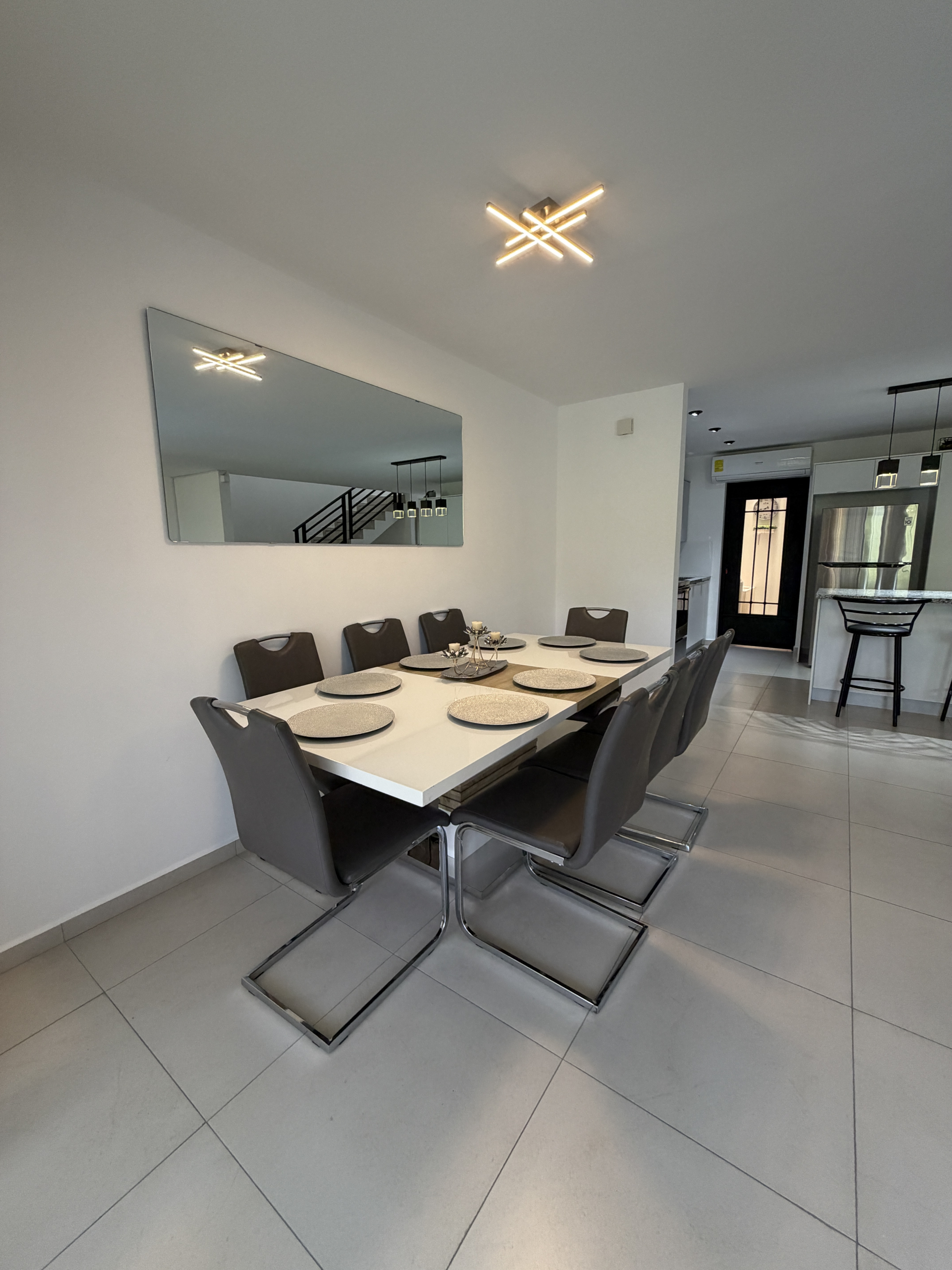 RESIDENCIA AMUEBLADA EN ANTIBES I, COLONIA ESCALÓN, SAN SALVADOR