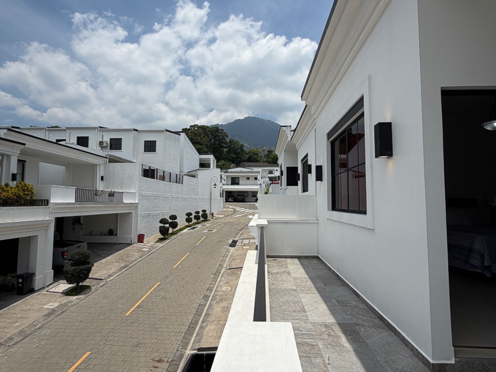 DAR837-30 RESIDENCIA AMUEBLADA EN ANTIBES I, COLONIA ESCALÓN, SAN SALVADOR
