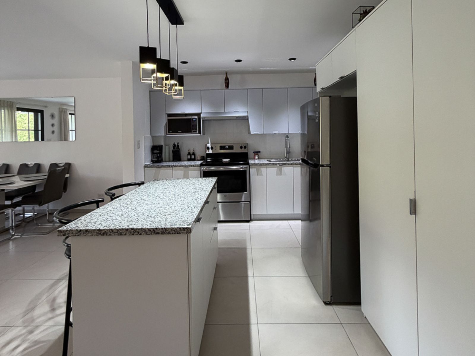 DAR837-4 RESIDENCIA AMUEBLADA EN ANTIBES I, COLONIA ESCALÓN, SAN SALVADOR