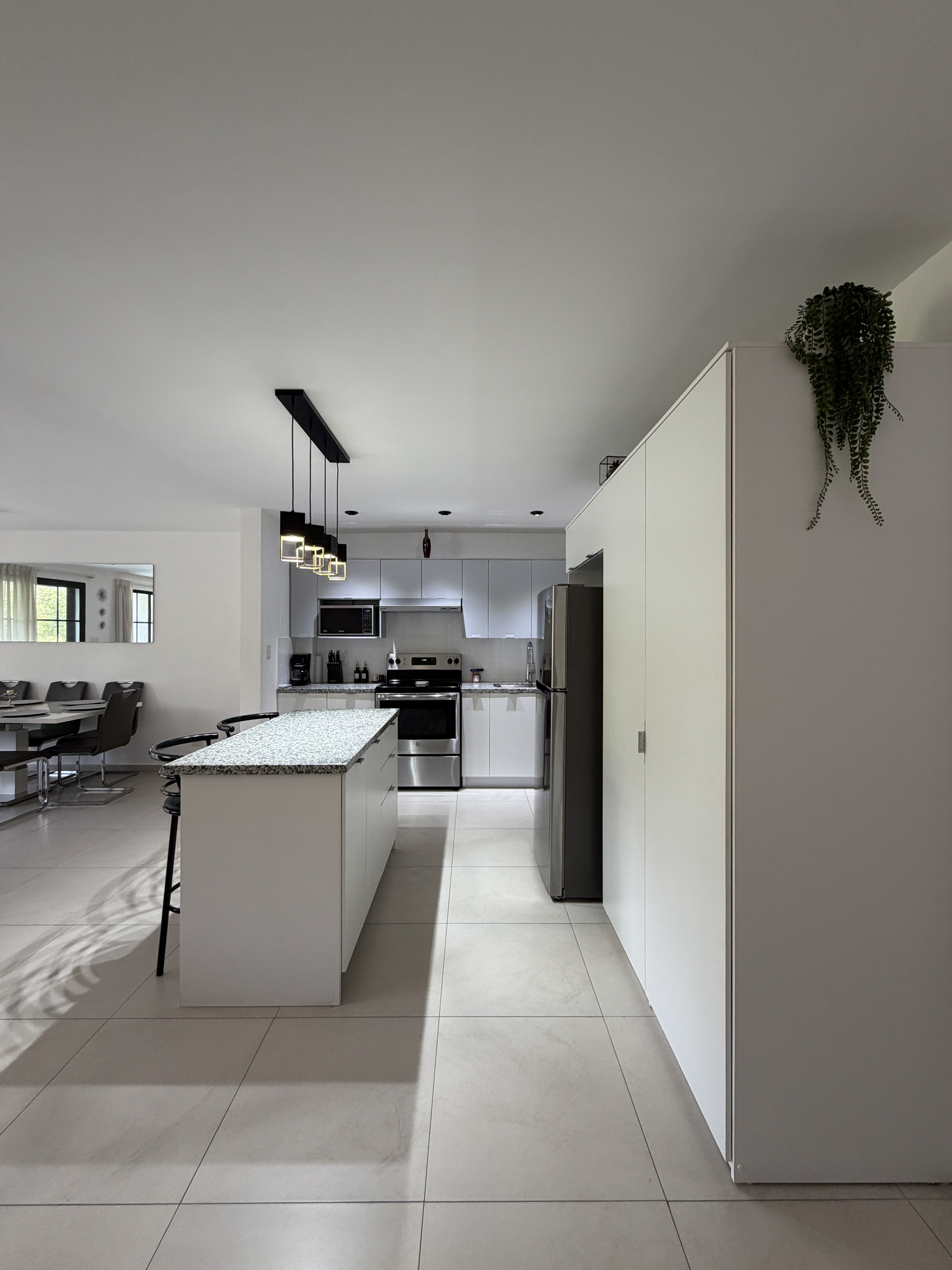 RESIDENCIA AMUEBLADA EN ANTIBES I, COLONIA ESCALÓN, SAN SALVADOR