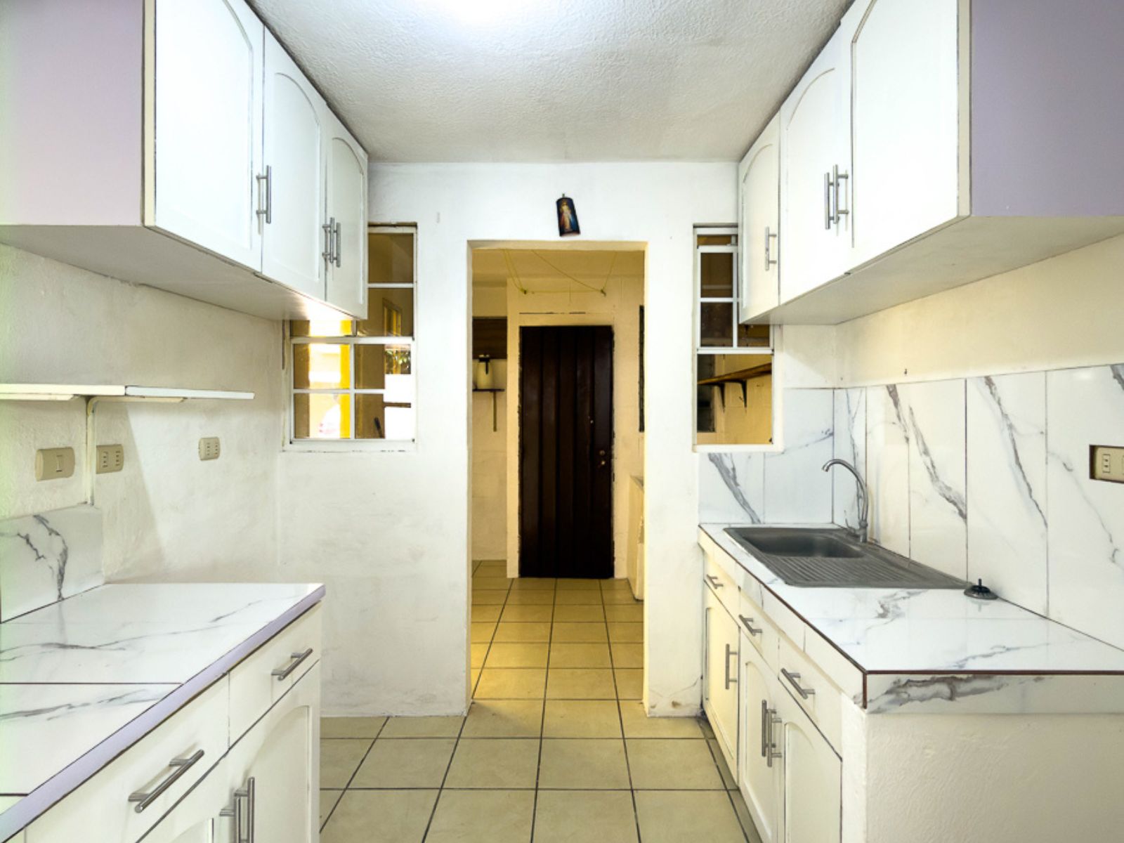 DR838-5 CASA RESIDENCIAL EN BOSQUES DE LA CASTELLANA, CARRETERA A PLANES DE RENDEROS, SAN SALVADOR