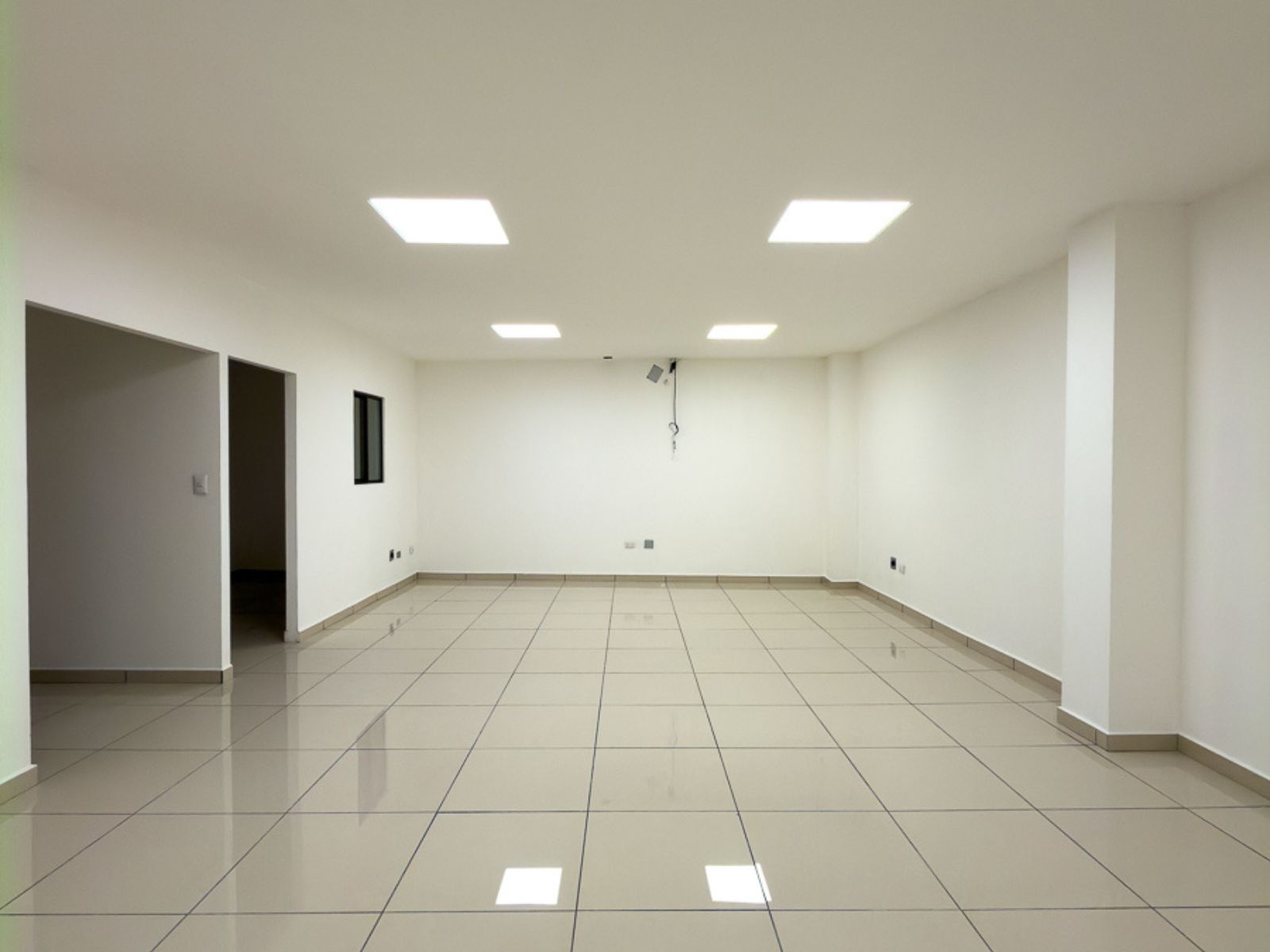 DAO840-6 OFICINAS EN PLAZA TRIANA – LA MASCOTA, SAN SALVADOR
