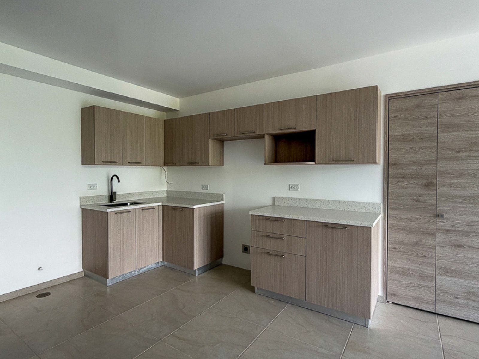 DA845-5 APARTAMENTOS NUEVOS EN COLONIA ESCALÓN, SAN SALVADOR