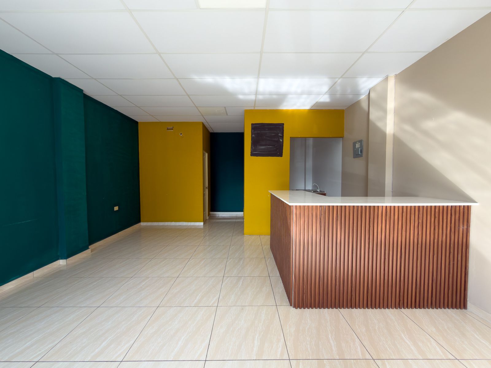 DAL463 -2 LOCALES DISPONIBLES DE 35 M² EN PLAZA TINECA, SAN MARTÍN, SAN SALVADOR