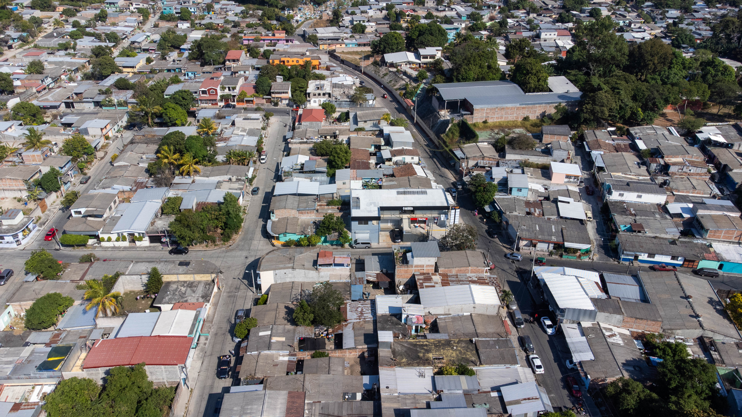 LOCALES DISPONIBLES DE 35 M² EN PLAZA TINECA, SAN MARTÍN, SAN SALVADOR