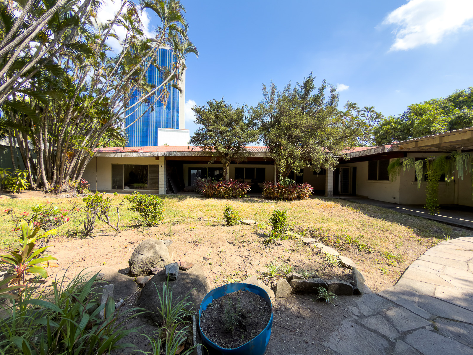 DR842-5 PROPIEDAD PARA DESARROLLO INMOBILIARIO EN AV. OLÍMPICA, COLONIA ESCALÓN, SAN SALVADOR
