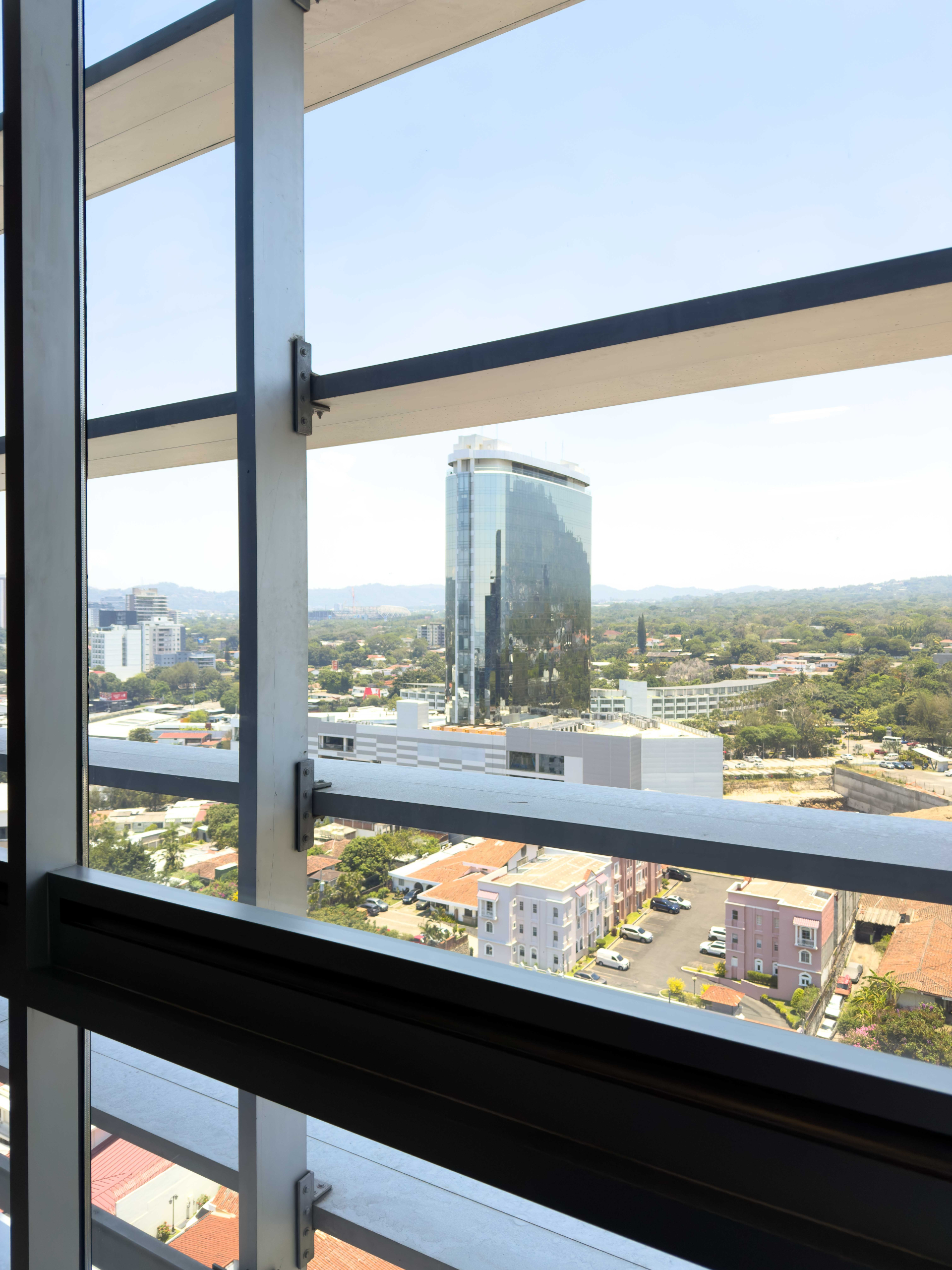 LOCAL COMERCIAL TORRE INSIGNE, SAN SALVADOR