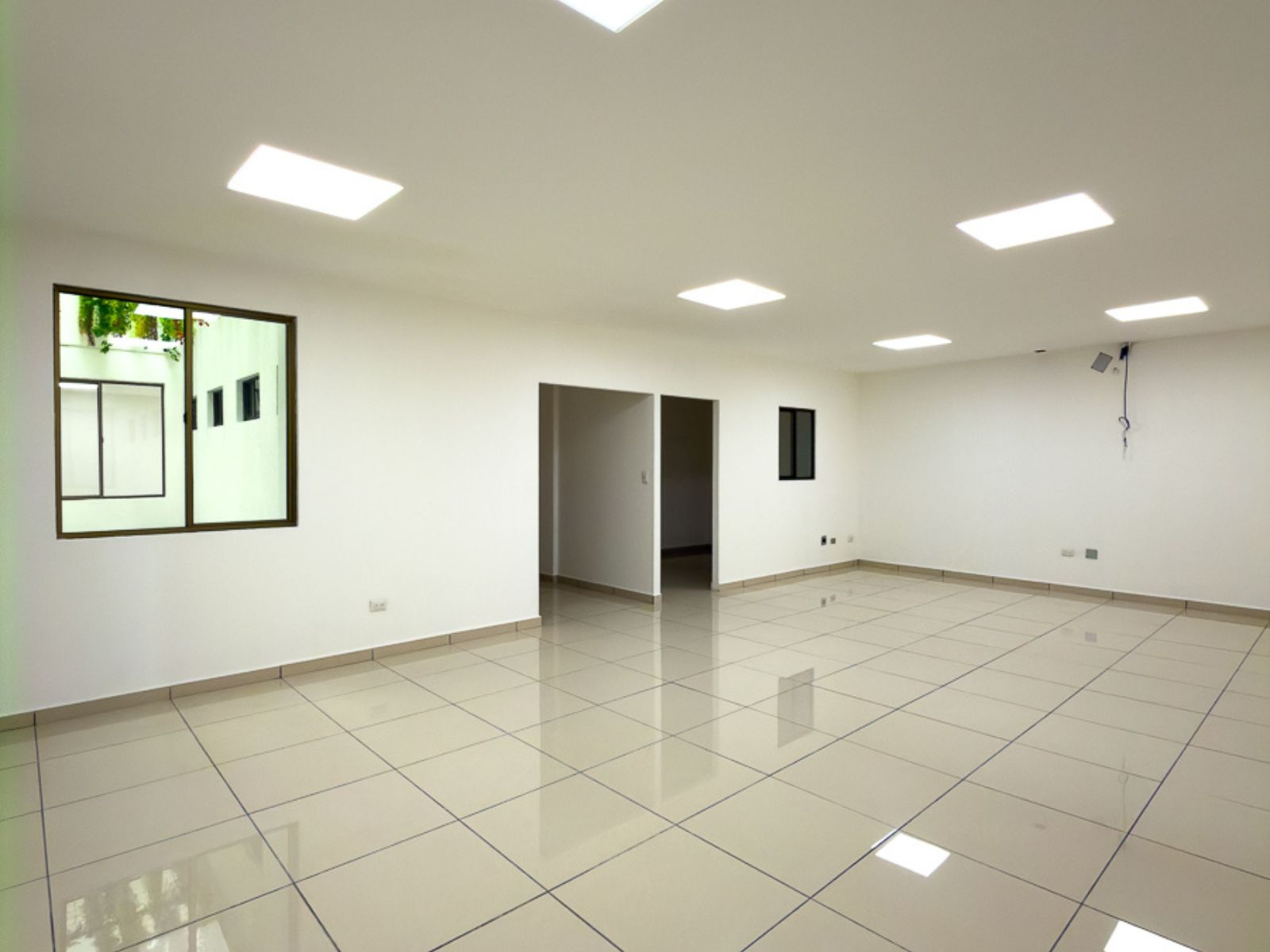 DAO840-8 OFICINAS EN PLAZA TRIANA – LA MASCOTA, SAN SALVADOR