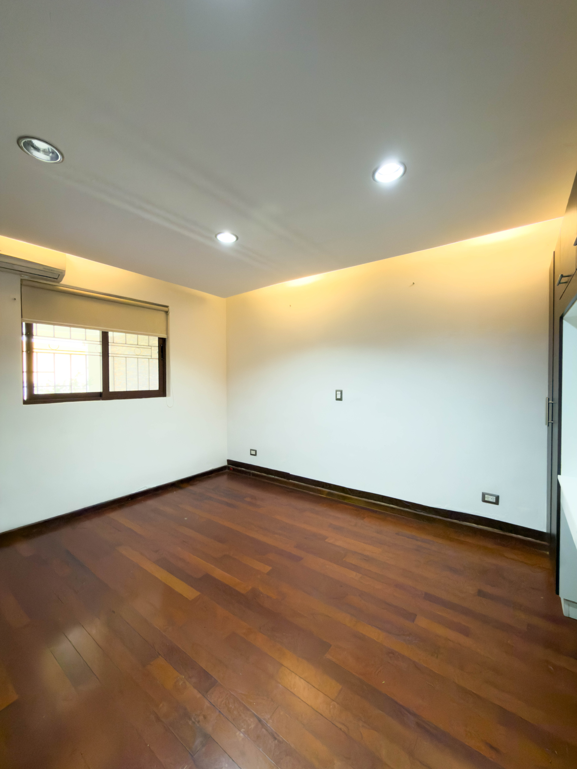 APARTAMENTO AMUEBLADO EN PRIMER NIVEL EN PÓRTICOS DEL CARMEN, COLONIA ESCALÓN, SAN SALVADOR