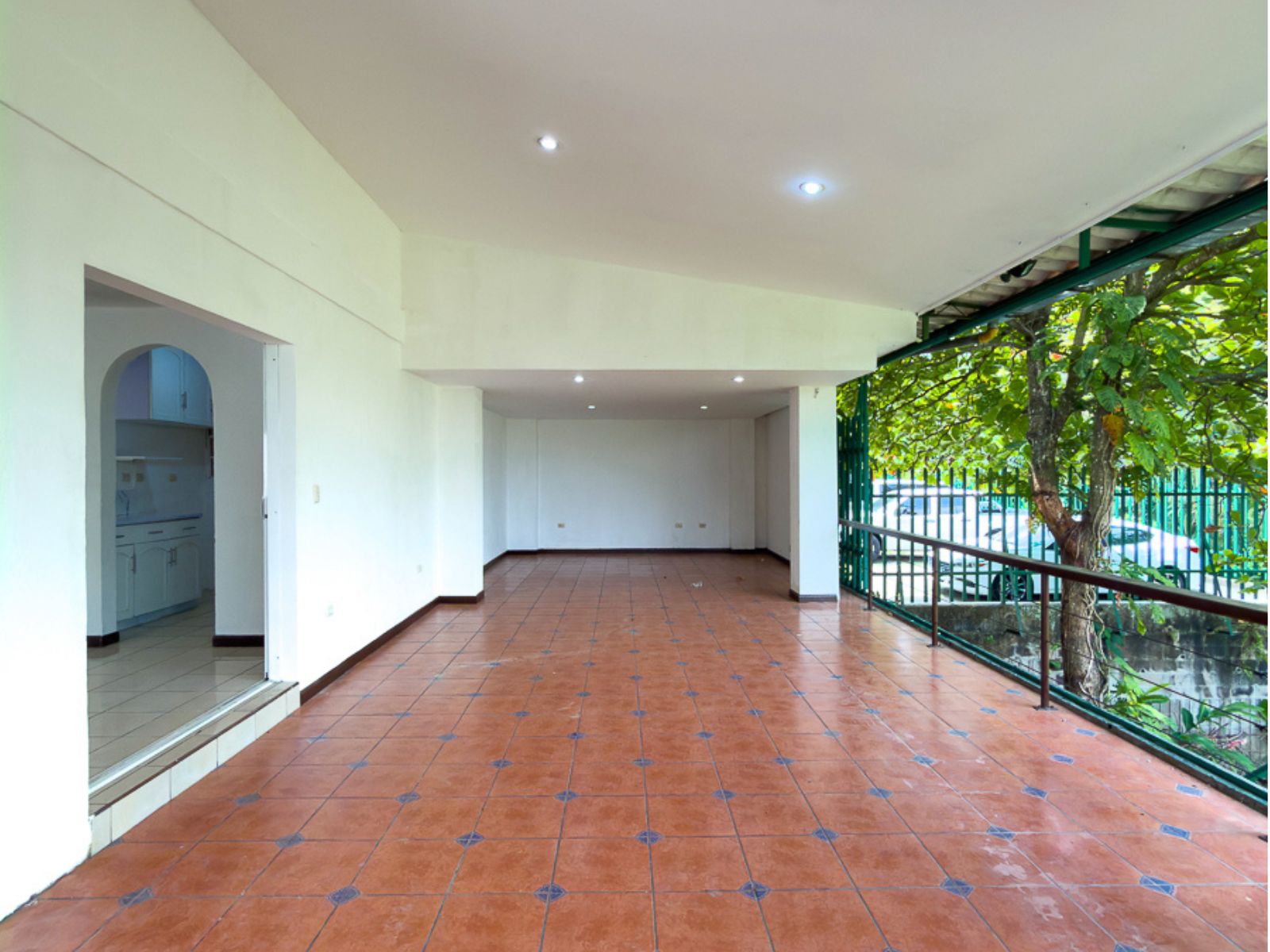 DR838-8 CASA RESIDENCIAL EN BOSQUES DE LA CASTELLANA, CARRETERA A PLANES DE RENDEROS, SAN SALVADOR