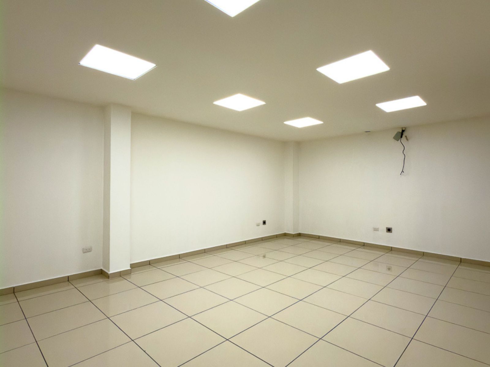 DAO840-9 OFICINAS EN PLAZA TRIANA – LA MASCOTA, SAN SALVADOR