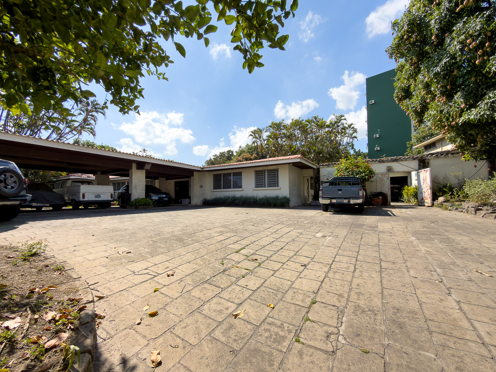 DR842-16 PROPIEDAD PARA DESARROLLO INMOBILIARIO EN AV. OLÍMPICA, COLONIA ESCALÓN, SAN SALVADOR