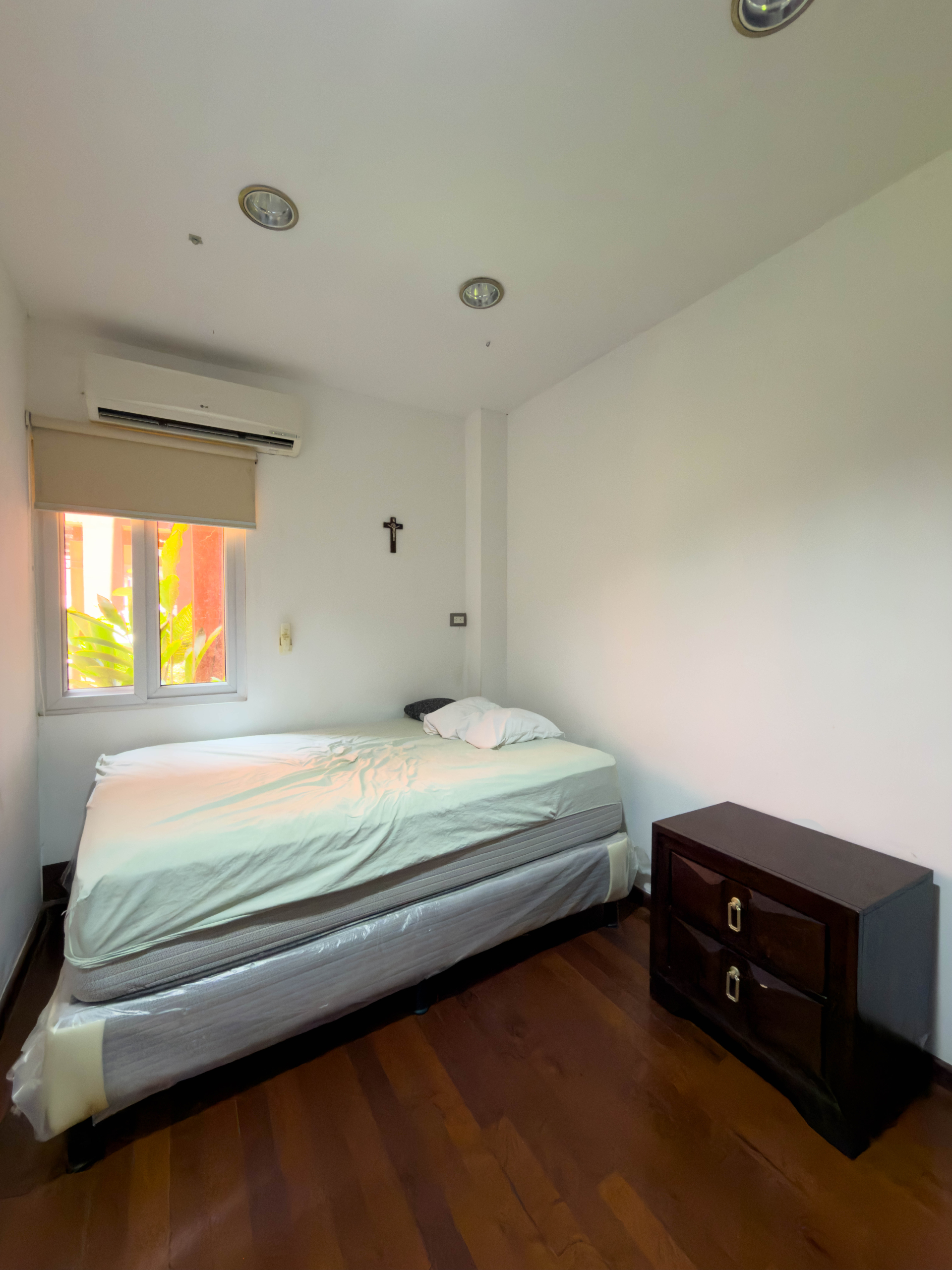 APARTAMENTO AMUEBLADO EN PRIMER NIVEL EN PÓRTICOS DEL CARMEN, COLONIA ESCALÓN, SAN SALVADOR