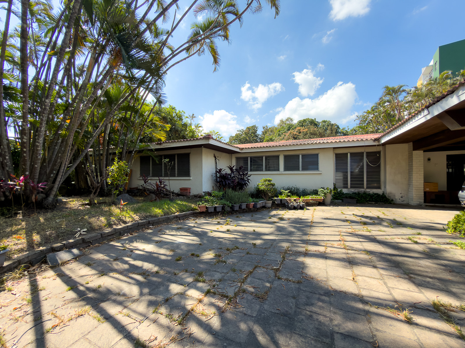 DR842-17 PROPIEDAD PARA DESARROLLO INMOBILIARIO EN AV. OLÍMPICA, COLONIA ESCALÓN, SAN SALVADOR