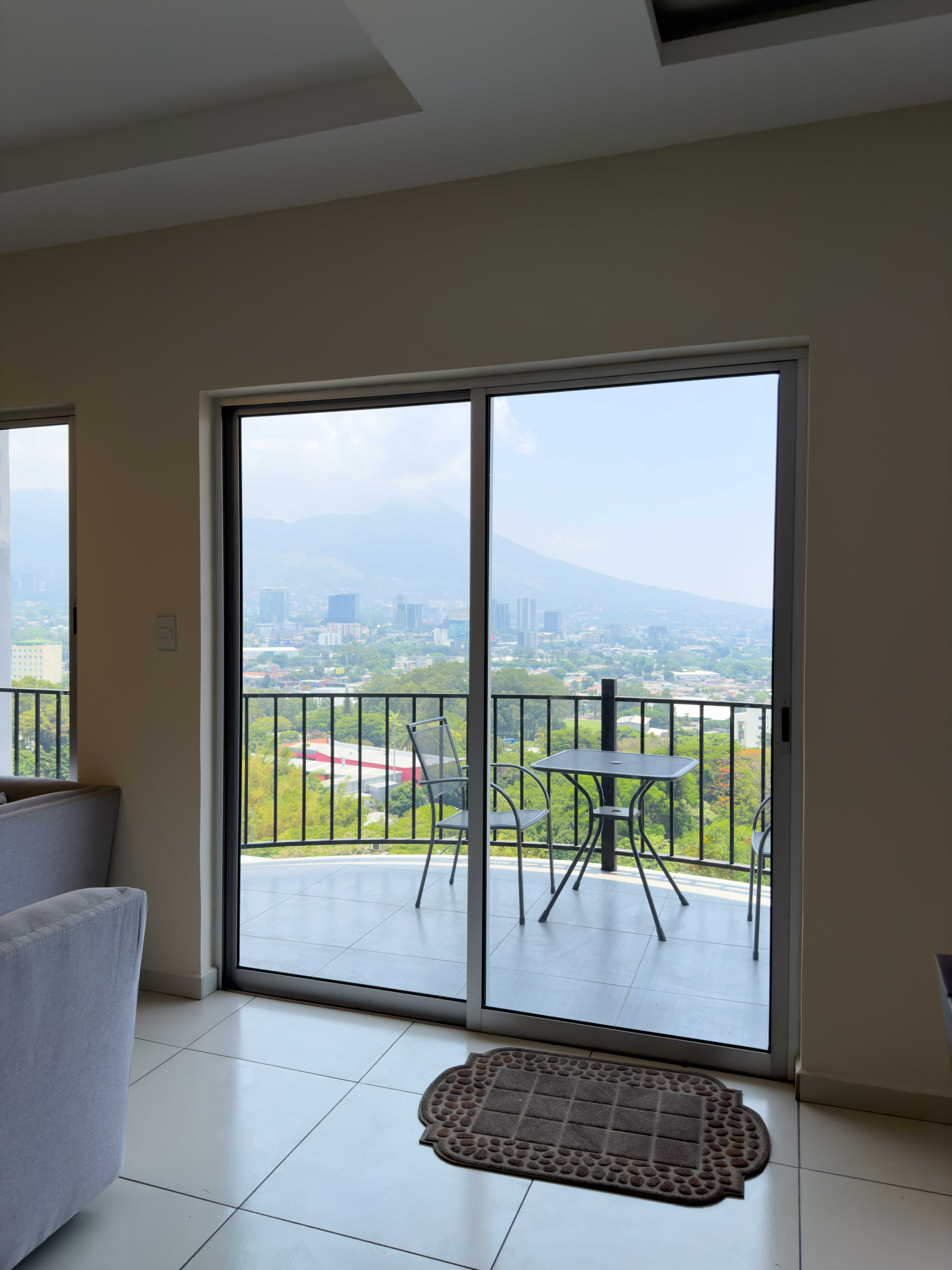 APARTAMENTO EN TORRE MALLORCA, LOMAS DE SAN FRANCISCO, SAN SALVADOR