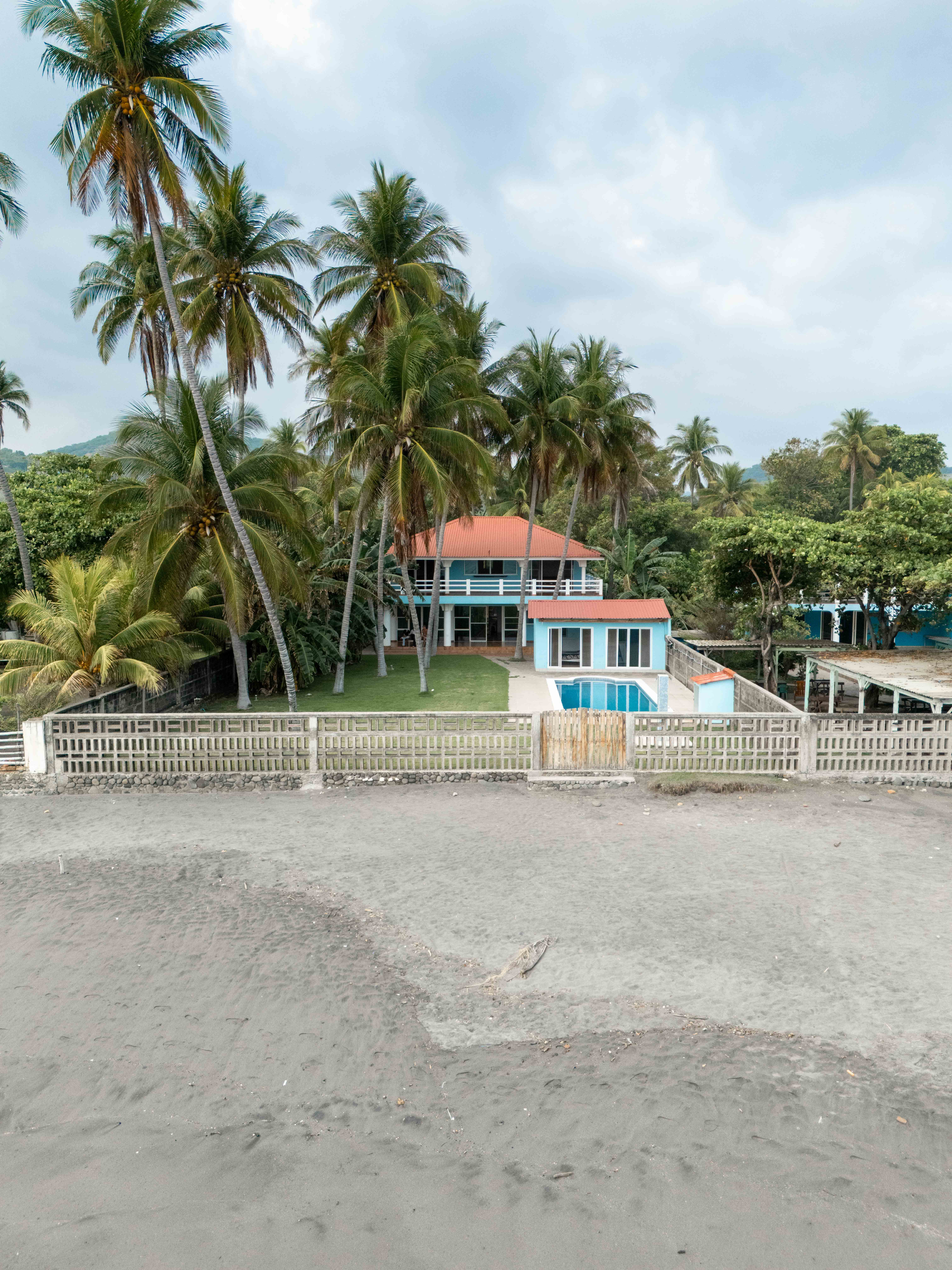 CASA FRENTE AL MAR EN SAN BLAS, LA LIBERTAD