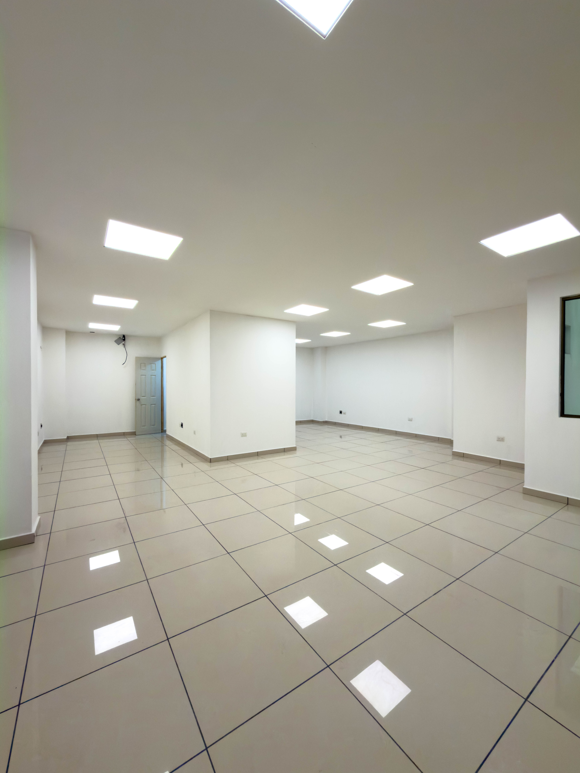 OFICINAS EN PLAZA TRIANA – LA MASCOTA, SAN SALVADOR