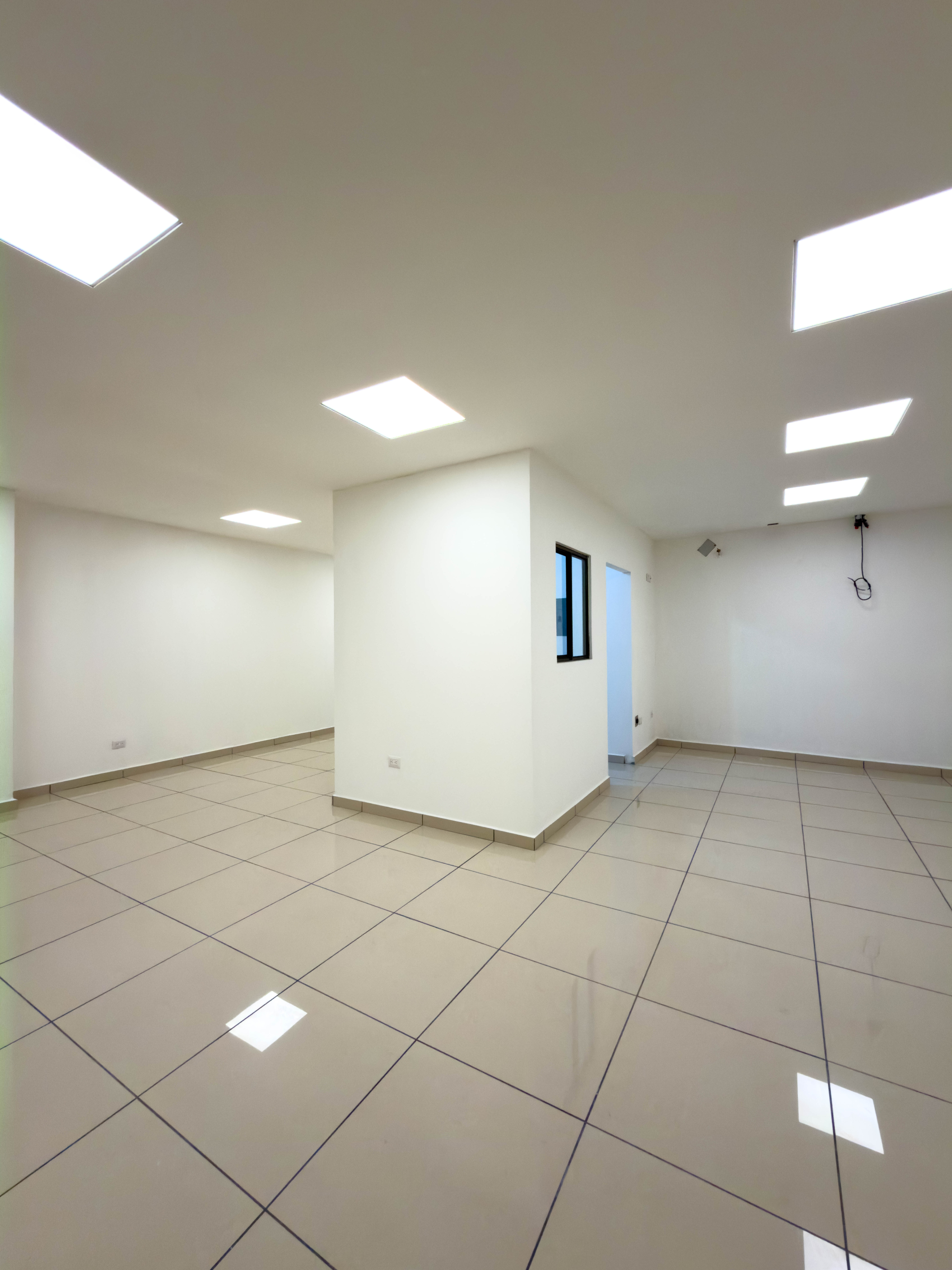 OFICINAS EN PLAZA TRIANA – LA MASCOTA, SAN SALVADOR
