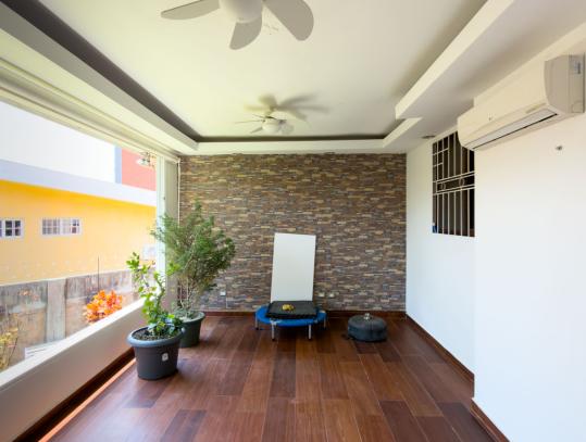 APARTAMENTO AMUEBLADO EN PRIMER NIVEL EN PÓRTICOS DEL CARMEN, COLONIA ESCALÓN, SAN SALVADOR