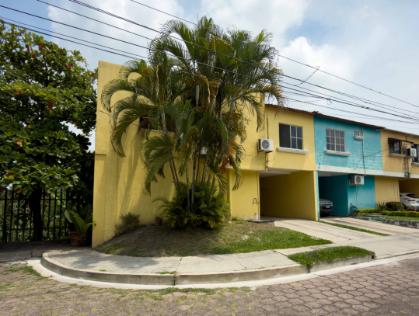 CASA RESIDENCIAL EN BOSQUES DE LA CASTELLANA, CARRETERA A PLANES DE RENDEROS, SAN SALVADOR
