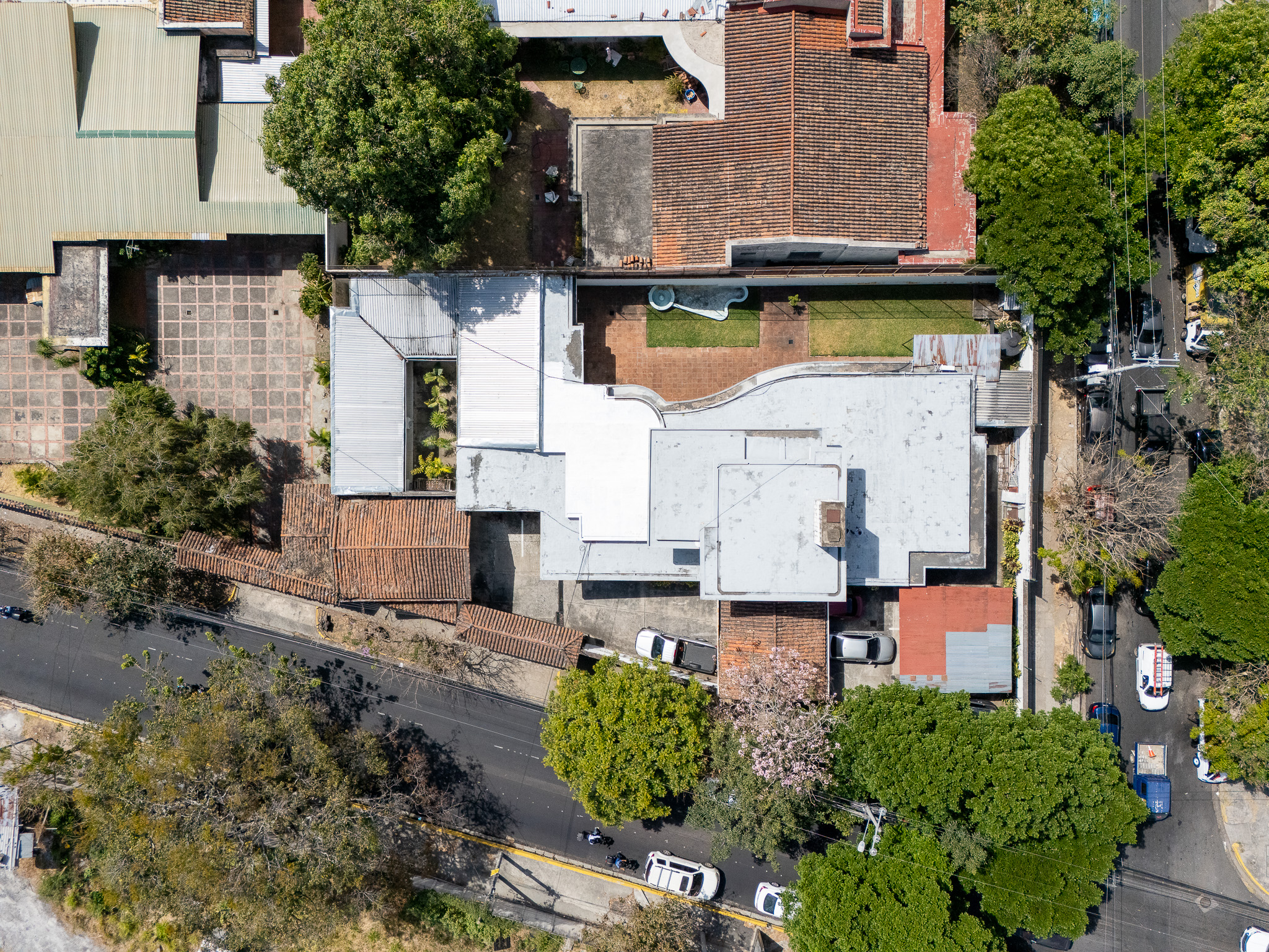 PROPIEDAD PARA DESARROLLO INMOBILIARIO EN AV. OLÍMPICA, COLONIA ESCALÓN, SAN SALVADOR