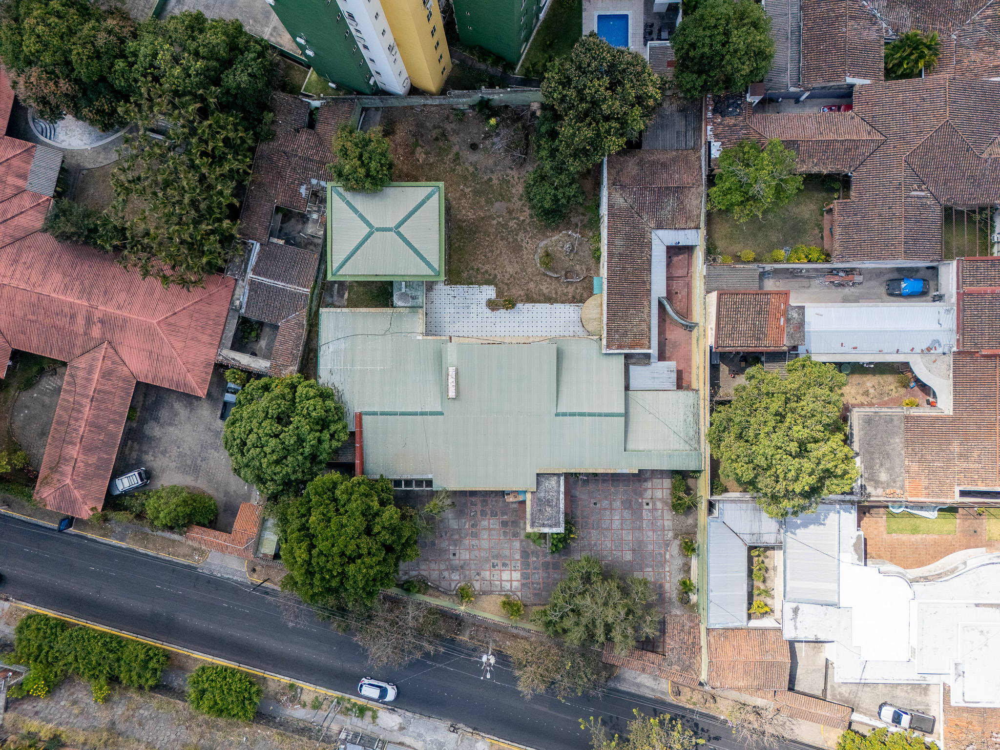 PROPIEDAD PARA DESARROLLO INMOBILIARIO EN AV. OLÍMPICA, COLONIA ESCALÓN, SAN SALVADOR