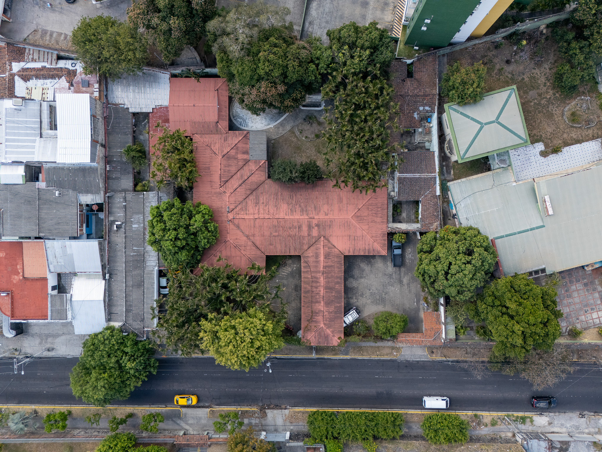 PROPIEDAD PARA DESARROLLO INMOBILIARIO EN AV. OLÍMPICA, COLONIA ESCALÓN, SAN SALVADOR