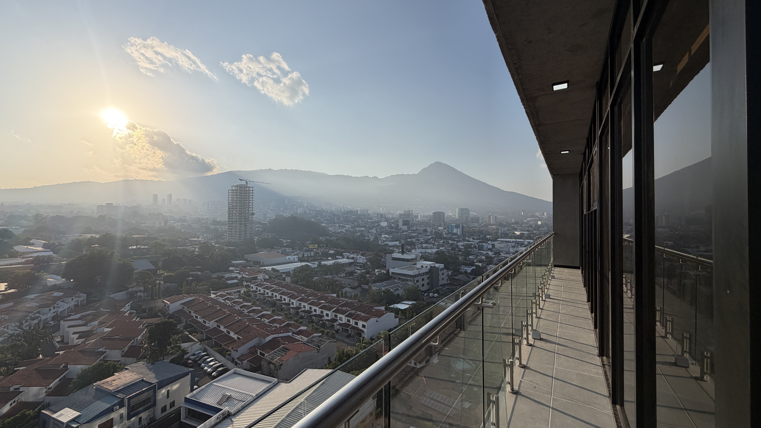 APARTAMENTO CON LÍNEA BLANCA EN ALQUILER EN TORRE ART HAUS, SAN BENITO, SAN SALVADOR