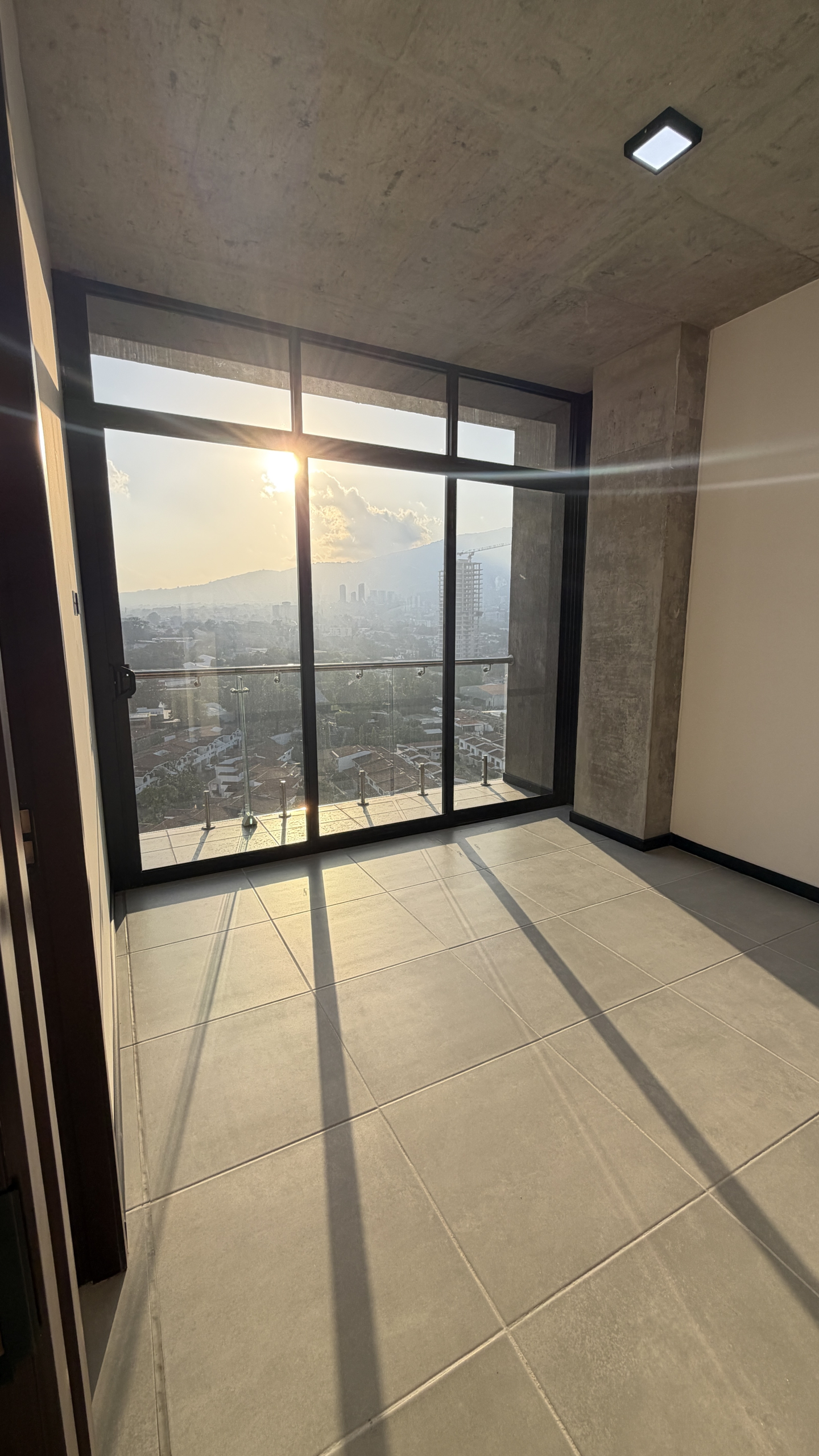 APARTAMENTO CON LÍNEA BLANCA EN ALQUILER EN TORRE ART HAUS, SAN BENITO, SAN SALVADOR
