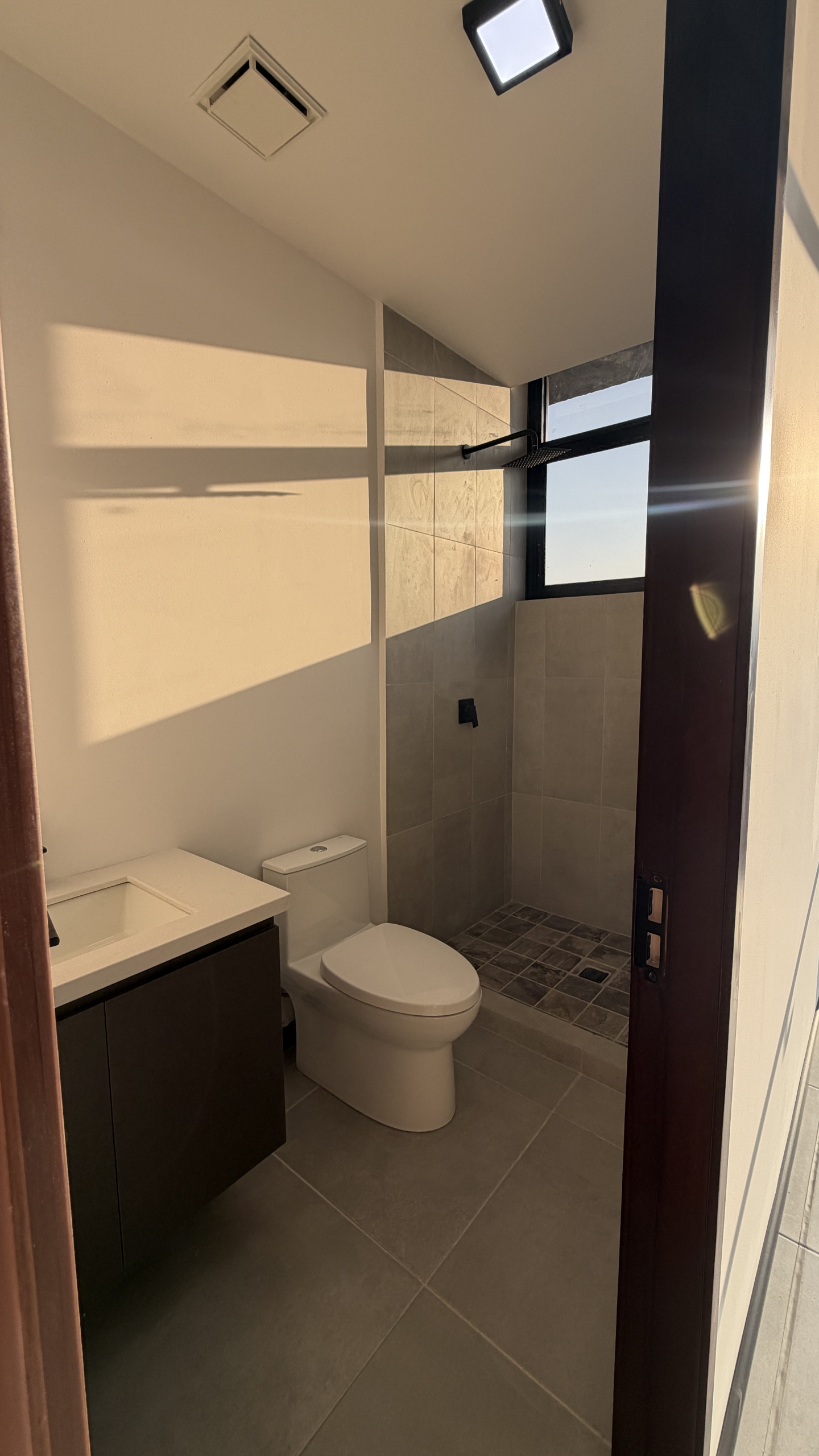 APARTAMENTO CON LÍNEA BLANCA EN ALQUILER EN TORRE ART HAUS, SAN BENITO, SAN SALVADOR