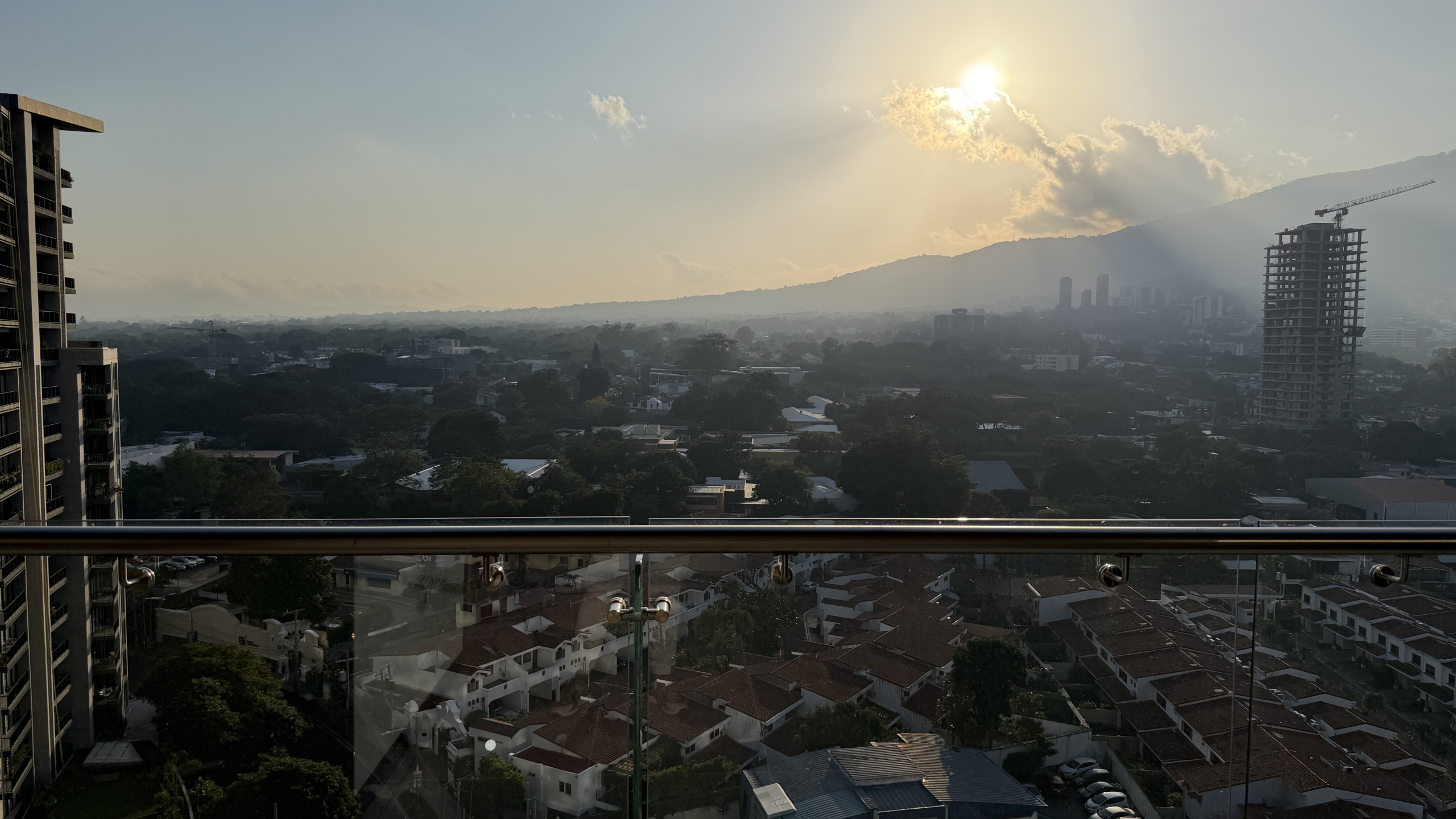APARTAMENTO CON LÍNEA BLANCA EN ALQUILER EN TORRE ART HAUS, SAN BENITO, SAN SALVADOR