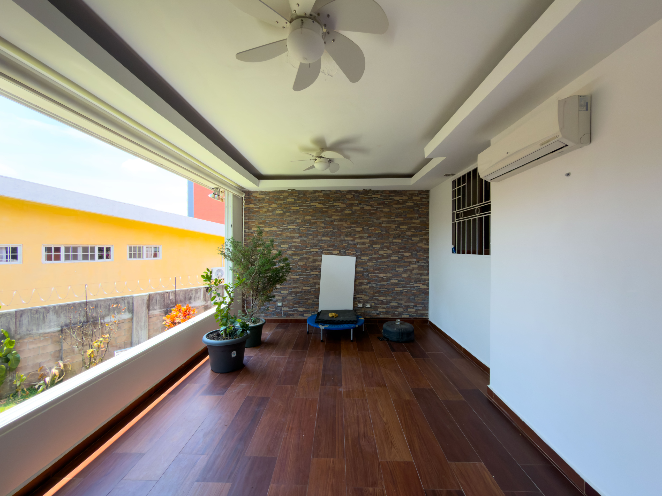 APARTAMENTO AMUEBLADO EN PRIMER NIVEL EN PÓRTICOS DEL CARMEN, COLONIA ESCALÓN, SAN SALVADOR