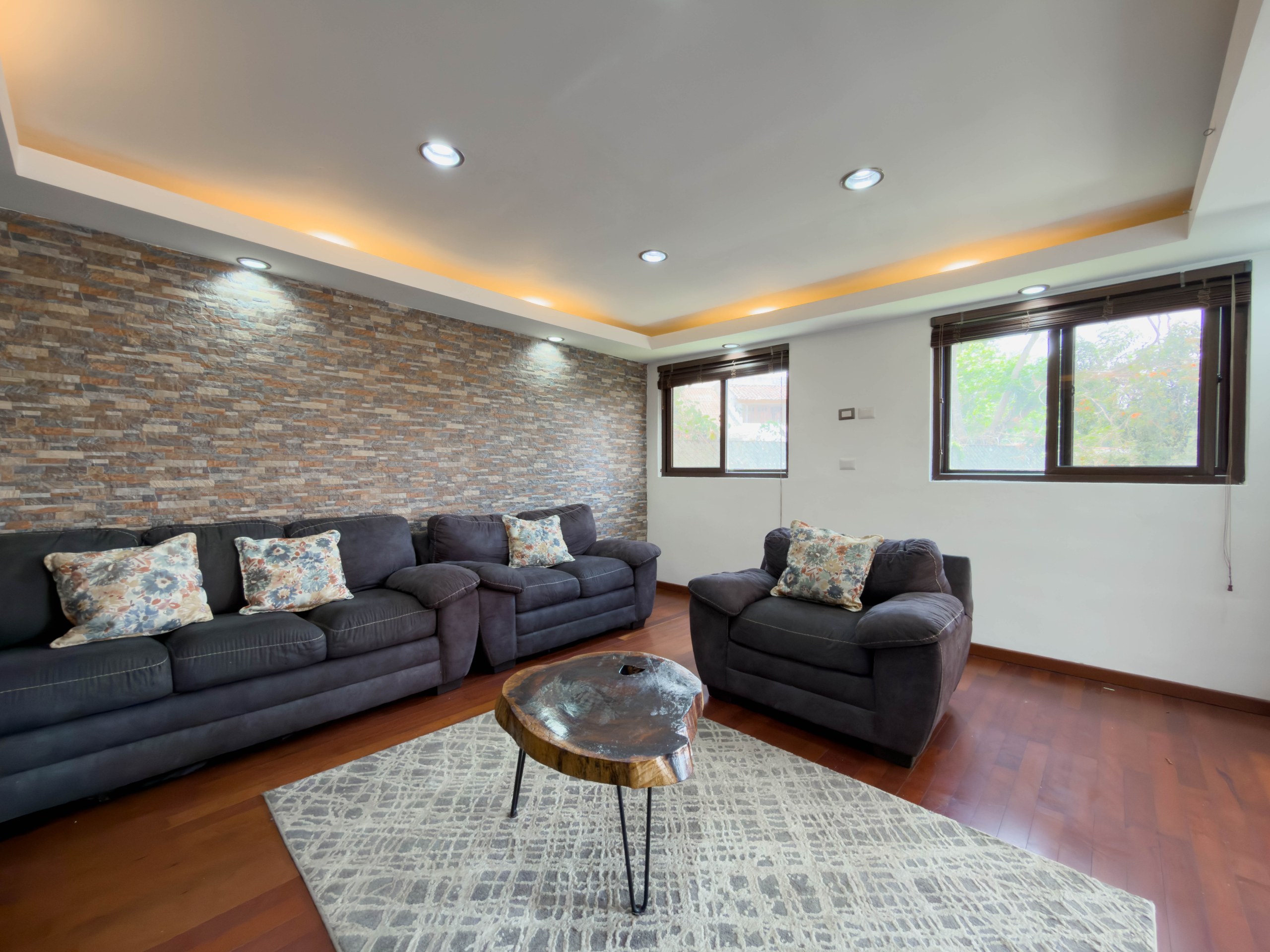 APARTAMENTO AMUEBLADO EN PRIMER NIVEL EN PÓRTICOS DEL CARMEN, COLONIA ESCALÓN, SAN SALVADOR