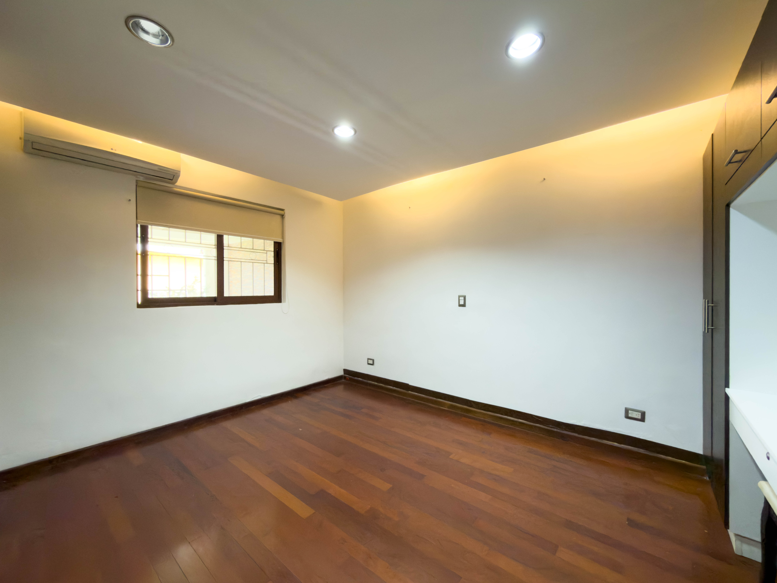 APARTAMENTO AMUEBLADO EN PRIMER NIVEL EN PÓRTICOS DEL CARMEN, COLONIA ESCALÓN, SAN SALVADOR