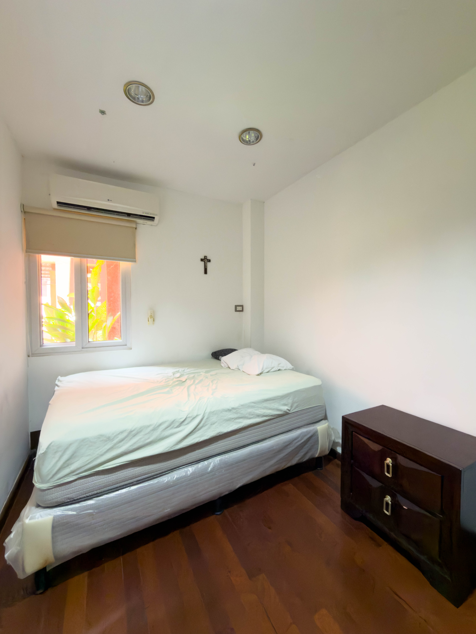 APARTAMENTO AMUEBLADO EN PRIMER NIVEL EN PÓRTICOS DEL CARMEN, COLONIA ESCALÓN, SAN SALVADOR