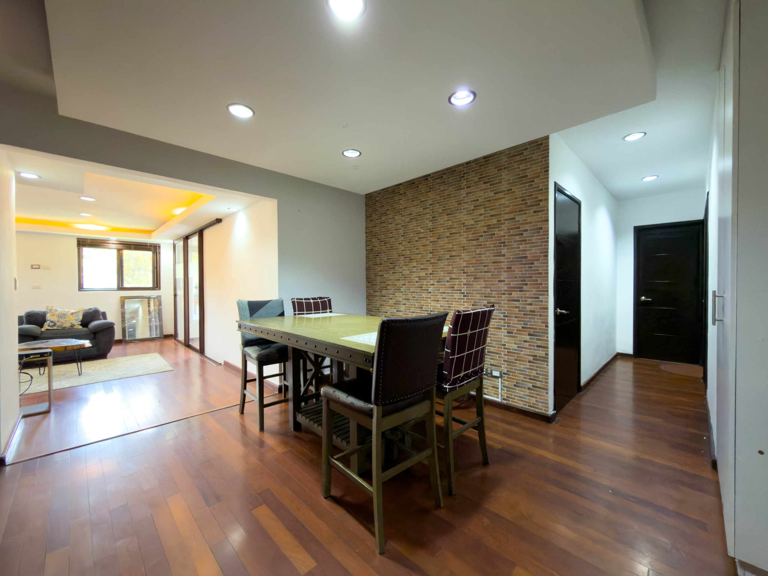 APARTAMENTO AMUEBLADO EN PRIMER NIVEL EN PÓRTICOS DEL CARMEN, COLONIA ESCALÓN, SAN SALVADOR