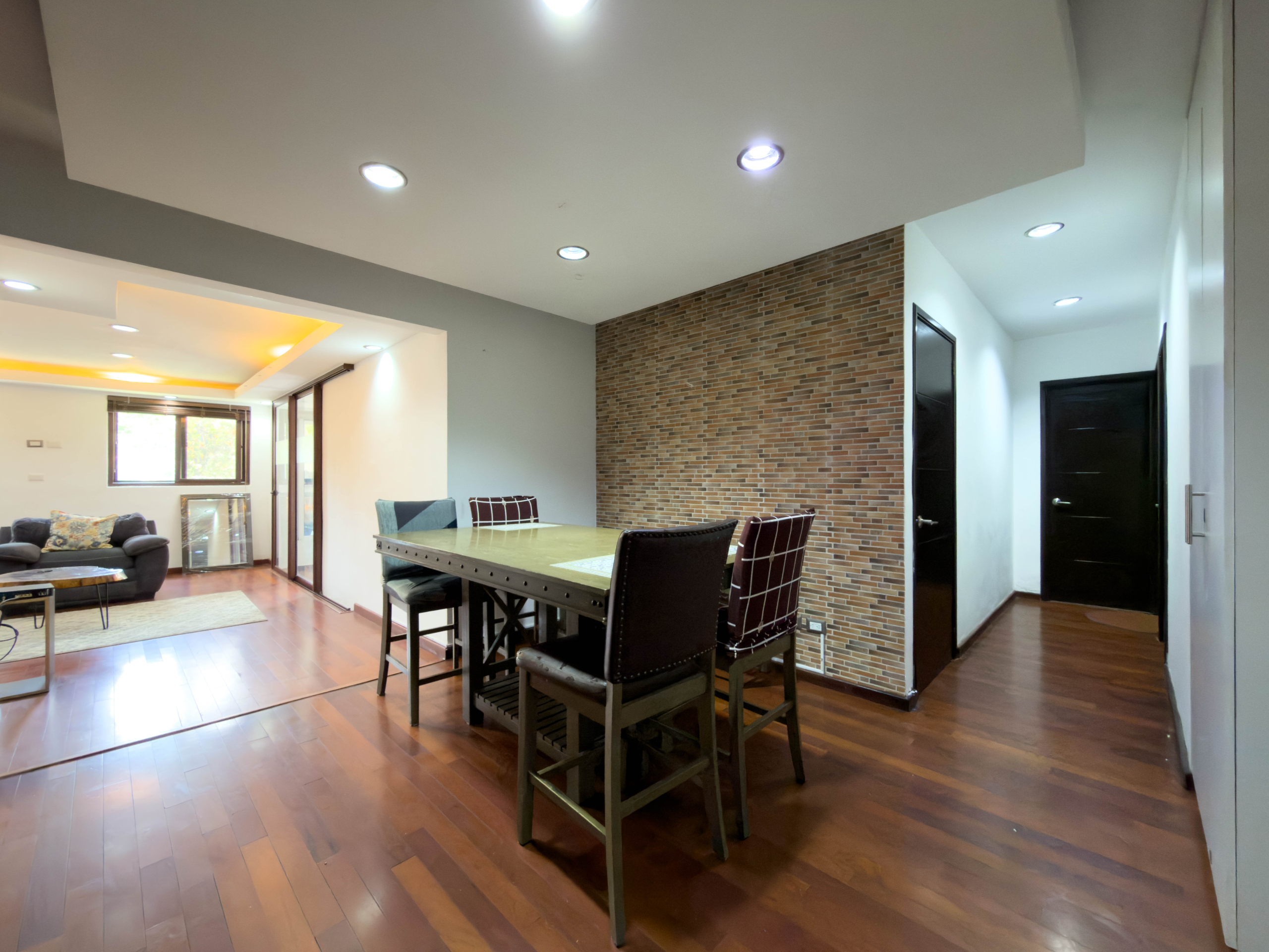 APARTAMENTO AMUEBLADO EN PRIMER NIVEL EN PÓRTICOS DEL CARMEN, COLONIA ESCALÓN, SAN SALVADOR