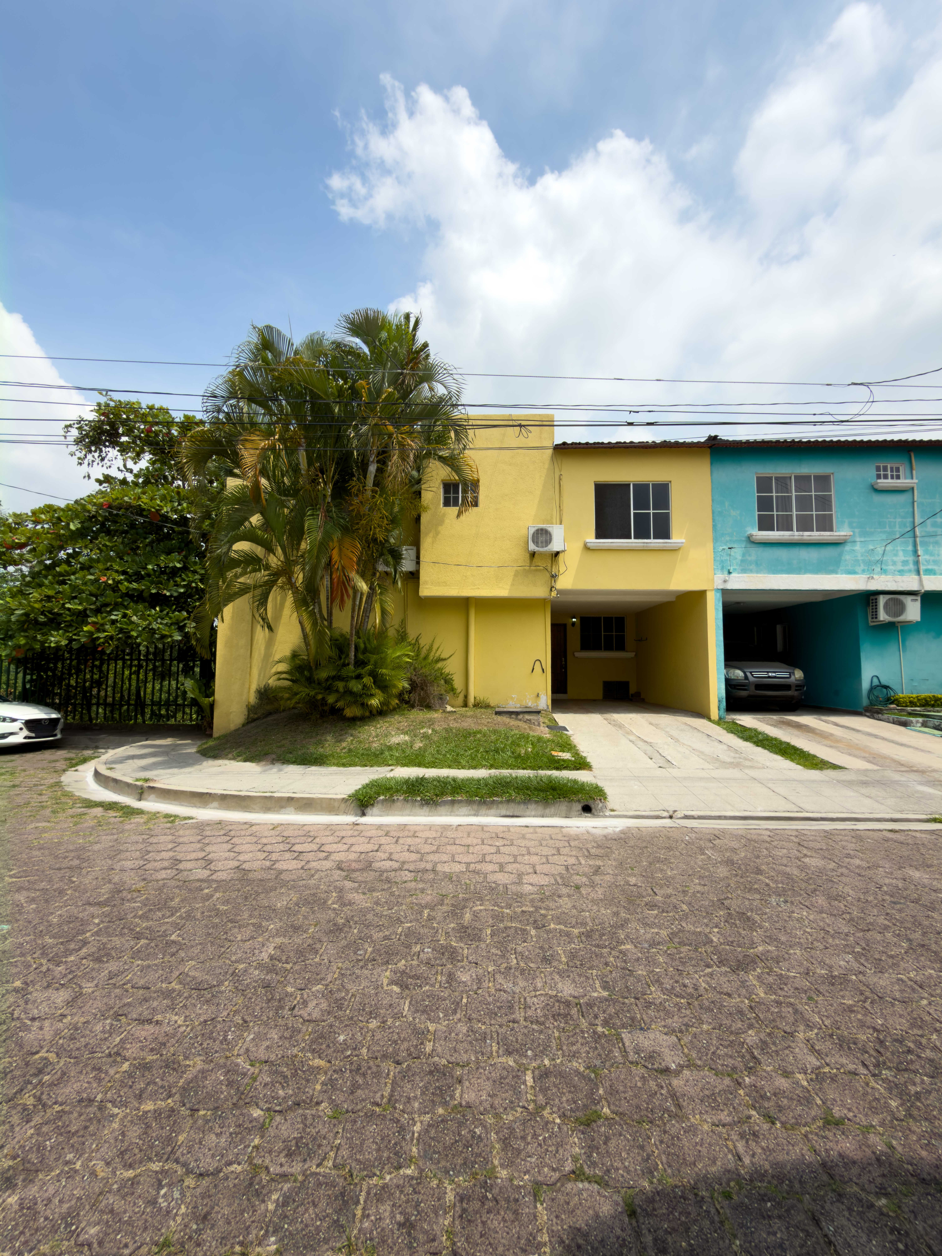 CASA RESIDENCIAL EN BOSQUES DE LA CASTELLANA, CARRETERA A PLANES DE RENDEROS, SAN SALVADOR