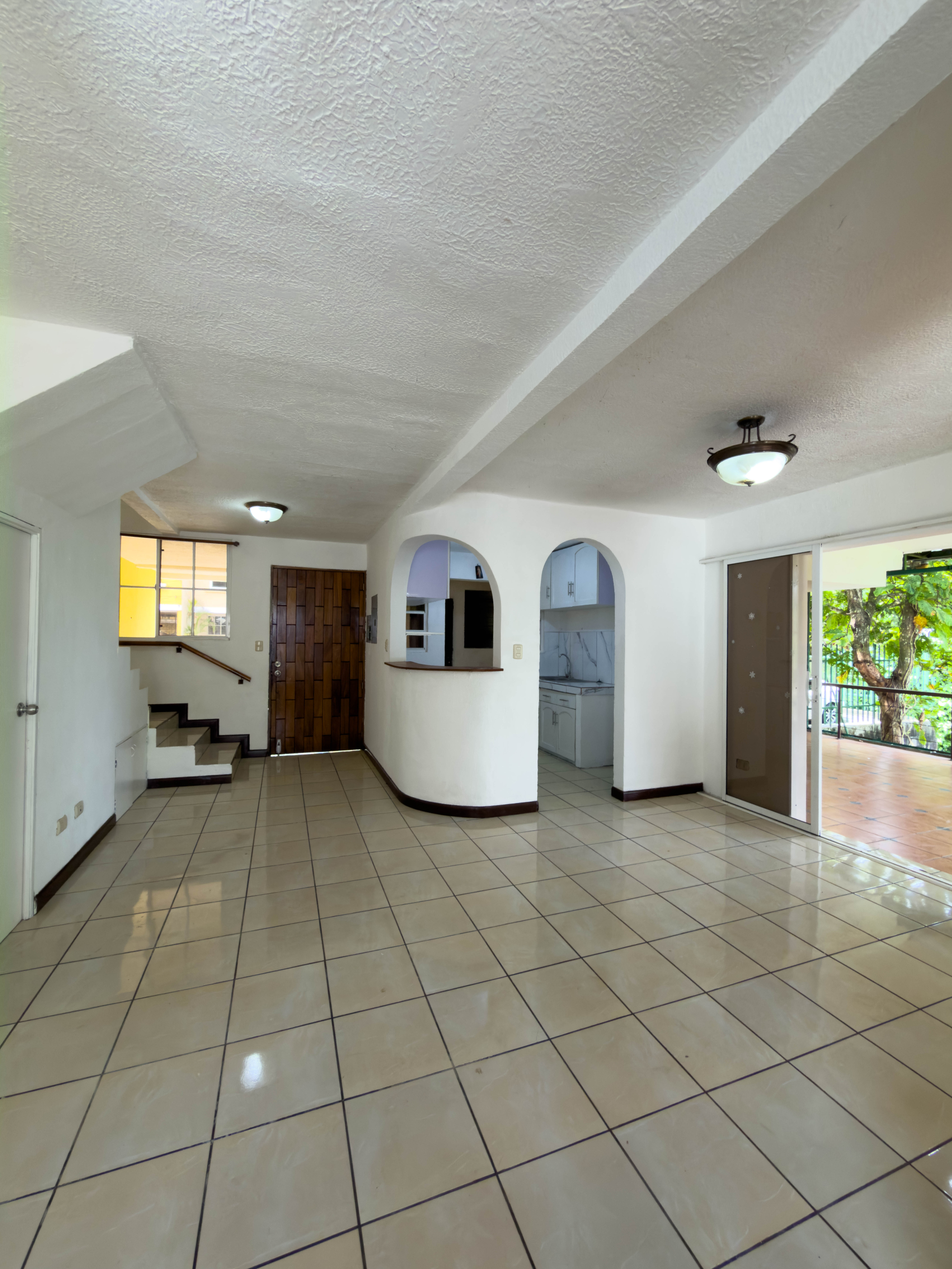 CASA RESIDENCIAL EN BOSQUES DE LA CASTELLANA, CARRETERA A PLANES DE RENDEROS, SAN SALVADOR