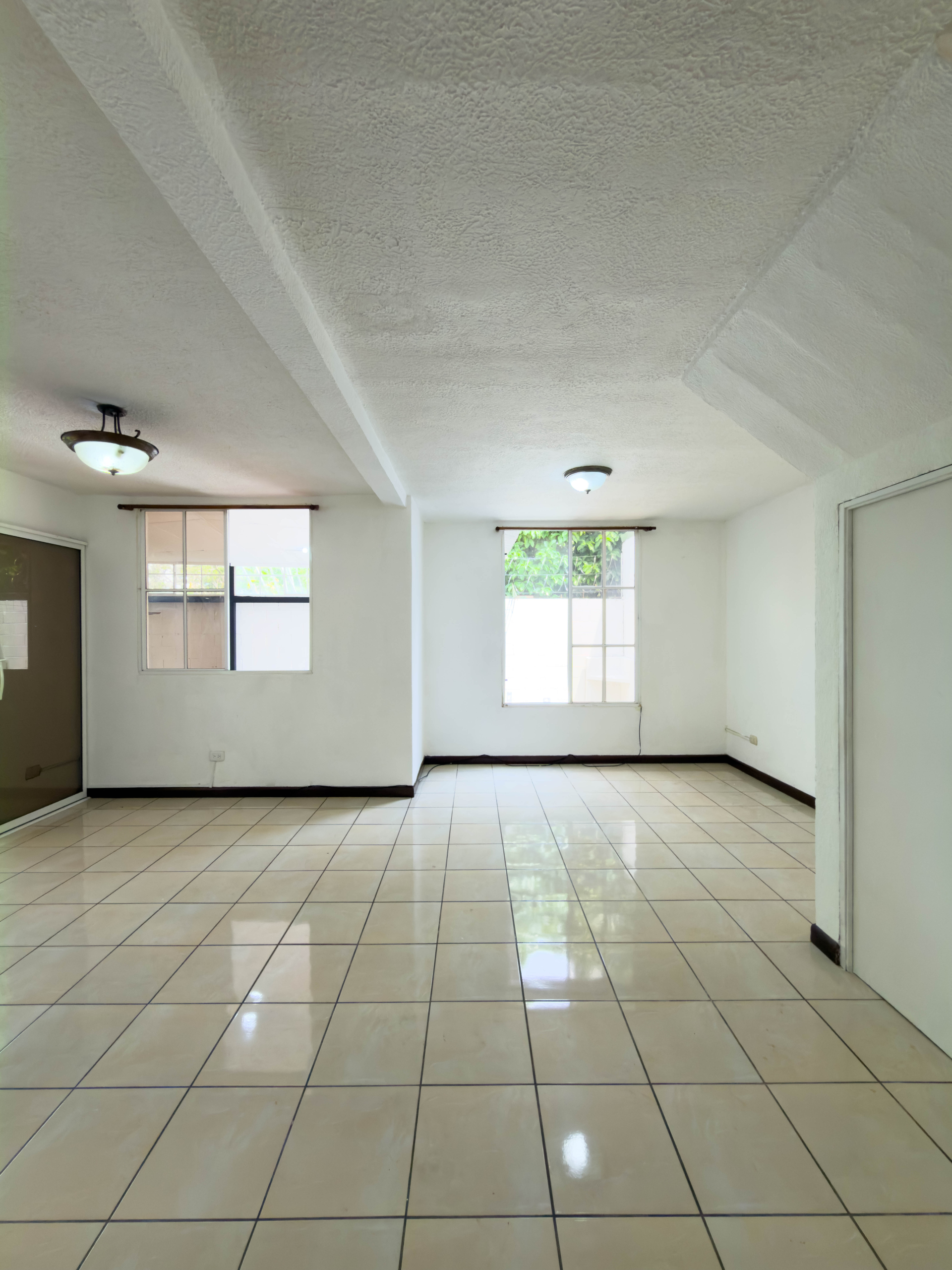 CASA RESIDENCIAL EN BOSQUES DE LA CASTELLANA, CARRETERA A PLANES DE RENDEROS, SAN SALVADOR