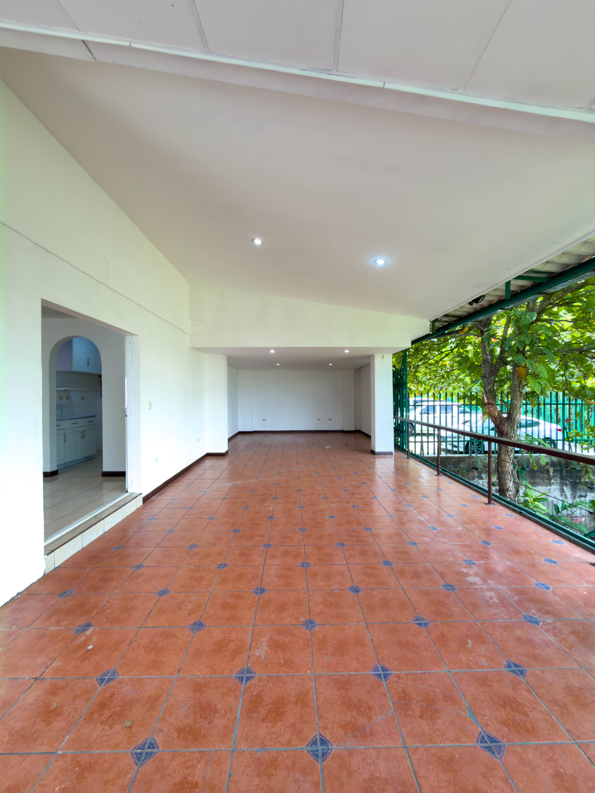 CASA RESIDENCIAL EN BOSQUES DE LA CASTELLANA, CARRETERA A PLANES DE RENDEROS, SAN SALVADOR