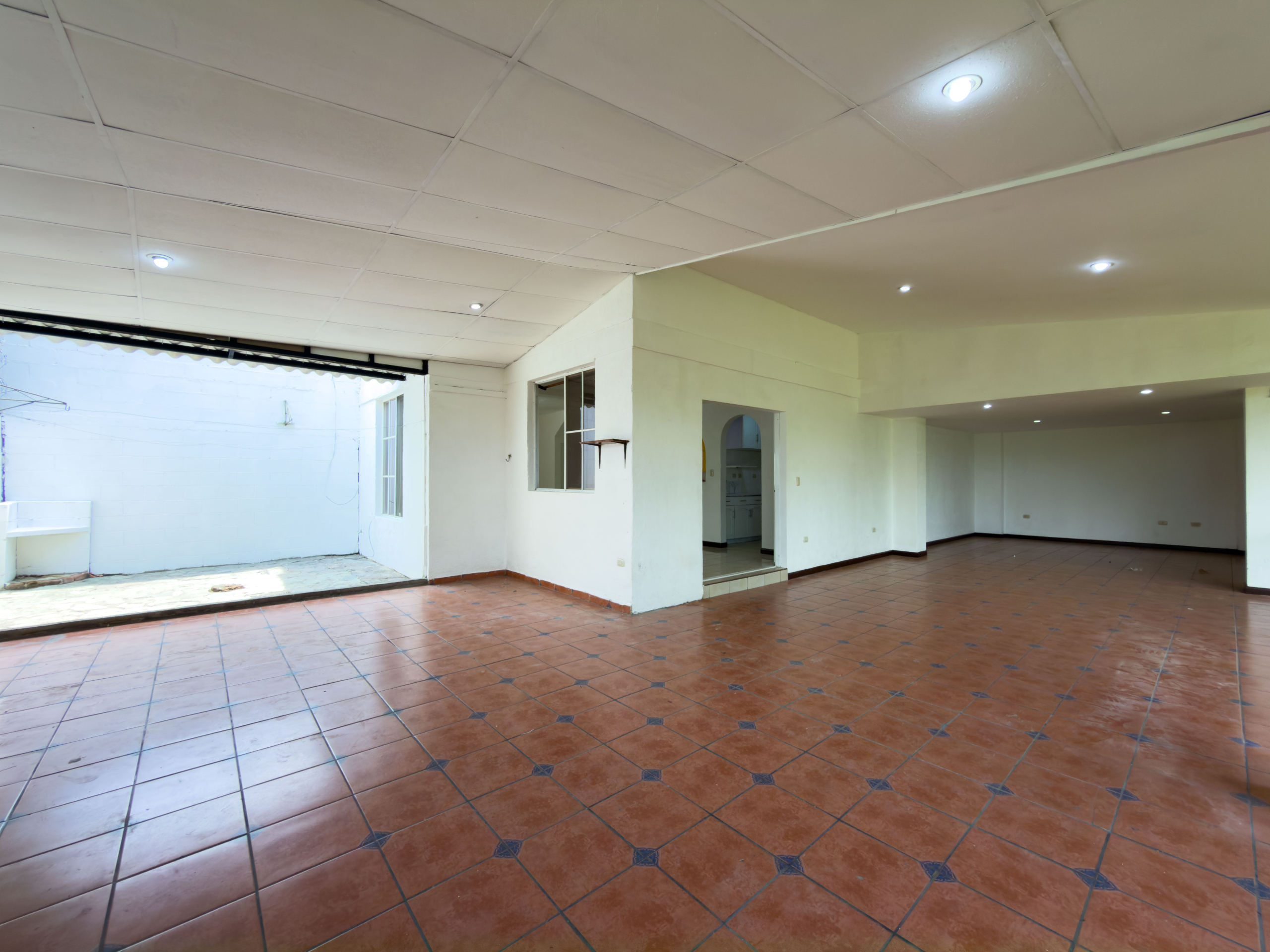 CASA RESIDENCIAL EN BOSQUES DE LA CASTELLANA, CARRETERA A PLANES DE RENDEROS, SAN SALVADOR