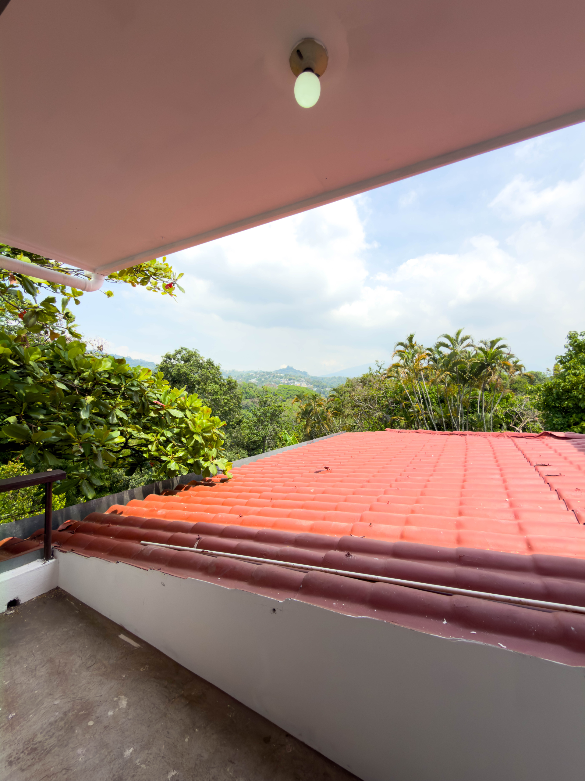 CASA RESIDENCIAL EN BOSQUES DE LA CASTELLANA, CARRETERA A PLANES DE RENDEROS, SAN SALVADOR